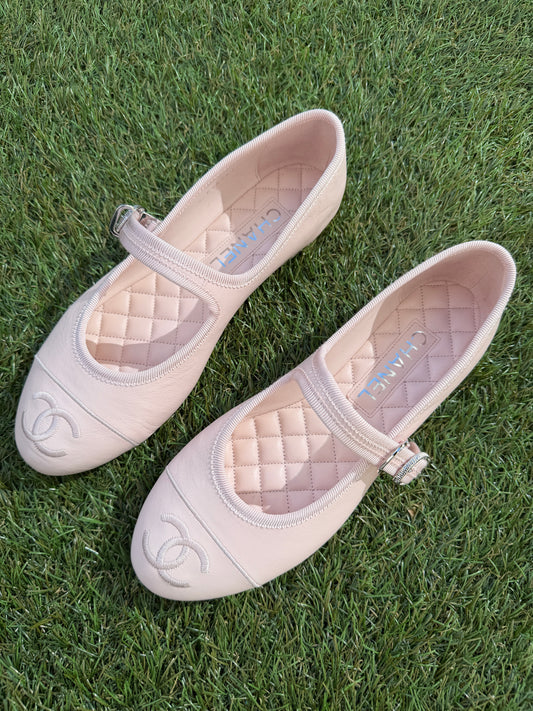 CHANEL CC LOGO LIGHT PINK LEATHER CAP TOE MARYJANE BALLET FLATS SHOES GOLD BUCKLE