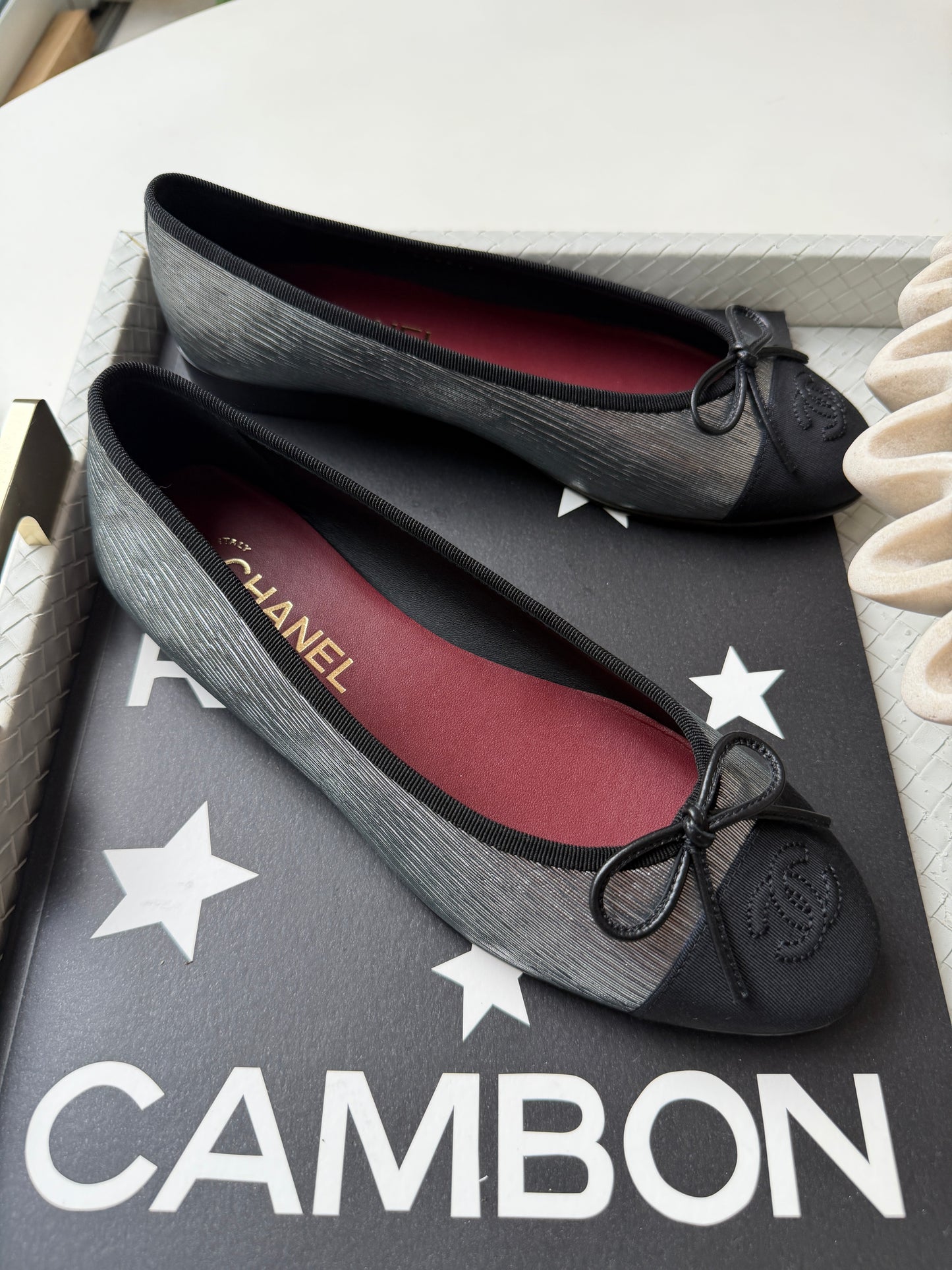 CHANEL SILVER BLACK GROSGRAIN CC LOGO CAP TOE 2026 BALLERINA BALLET FLATS