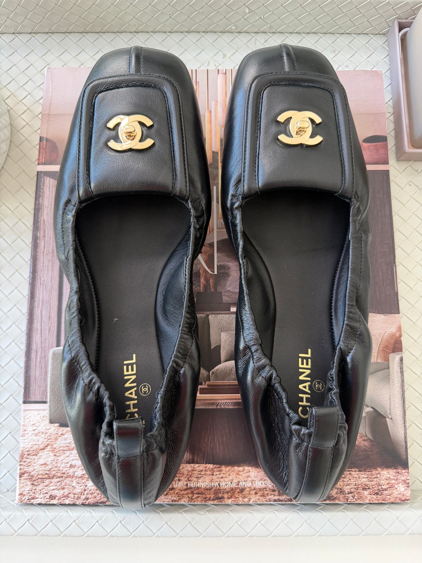 Chanel SS 26 Blazy Black Lambskin Square Toe CC Logo Turn-lock Crunchy Ballet Flats