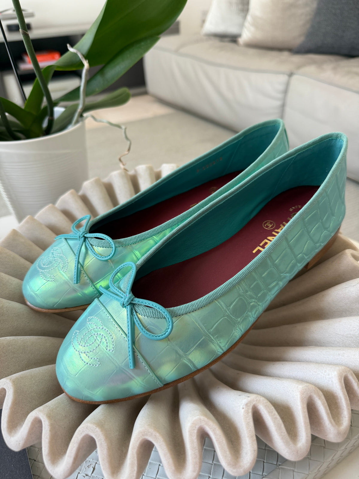 Chanel Green Vert Crocodile Croc Embossed Iridescent Cap Toe Ballet Ballerina Flats