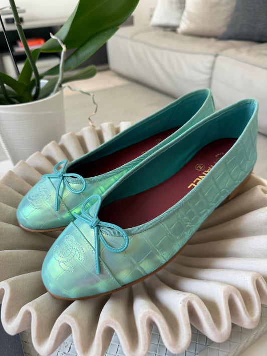 Chanel Green Vert Crocodile Croc Embossed Iridescent Cap Toe Ballet Ballerina Flats