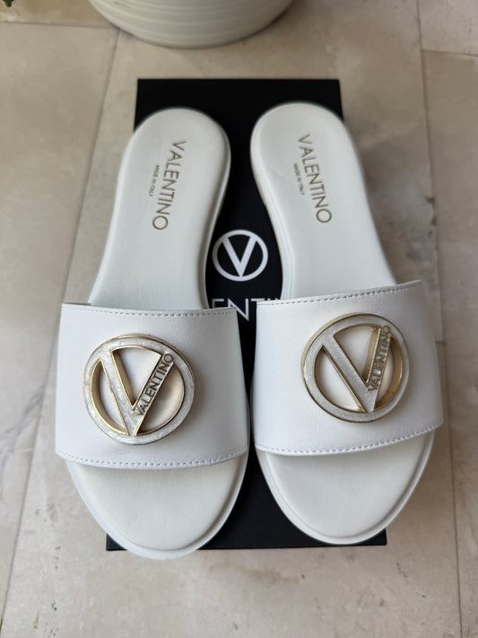 VALENTINO BY MARIO VALENTINO BUGOLA LEATHER LOGO SLIDE SANDAL WHITE SLIDES