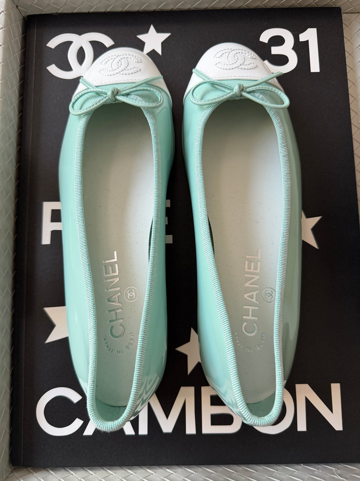 CHANEL MINTY TURQUOISE LIGHT GREEN PATENT LEATHER WHITE CC CAP TOE BALLET BALLERINA FLATS