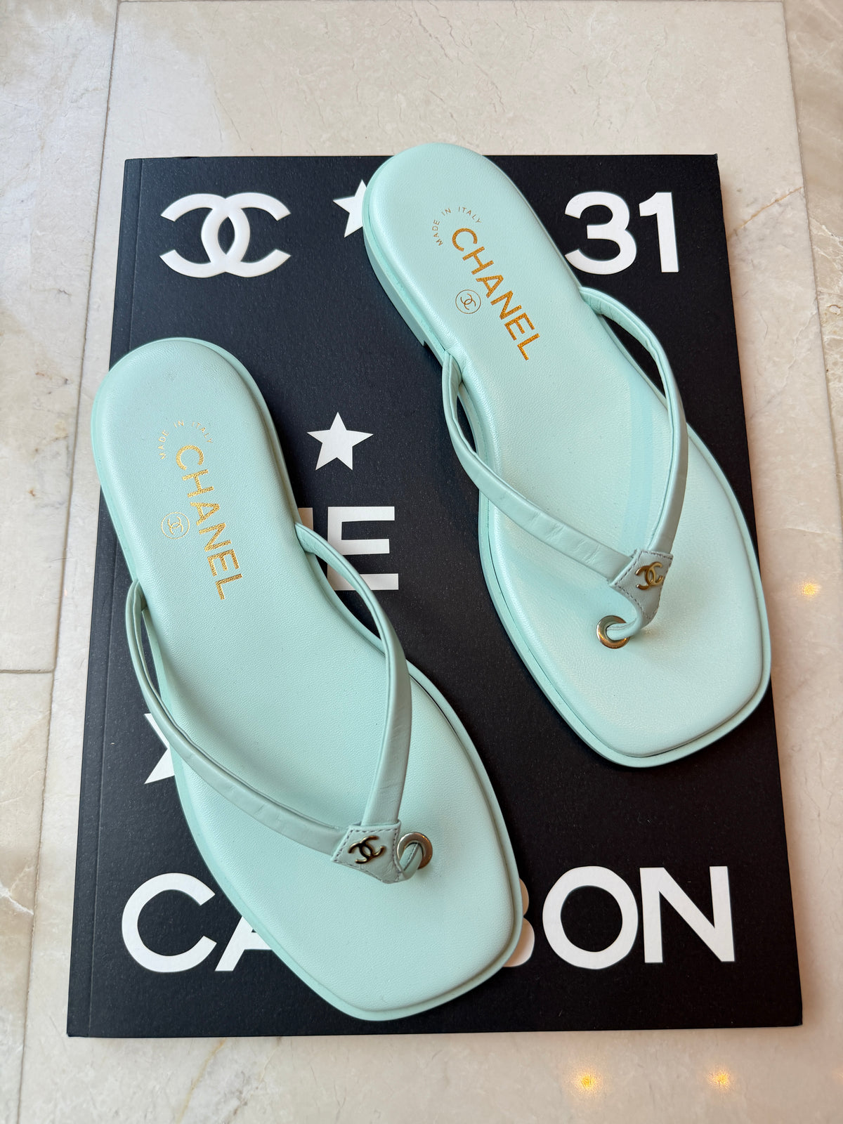 Chanel 2026 MÉTIERS D’ART Turquoise Leather Gold CC Logo Flip Flops Slides Flat Sandals Thongs