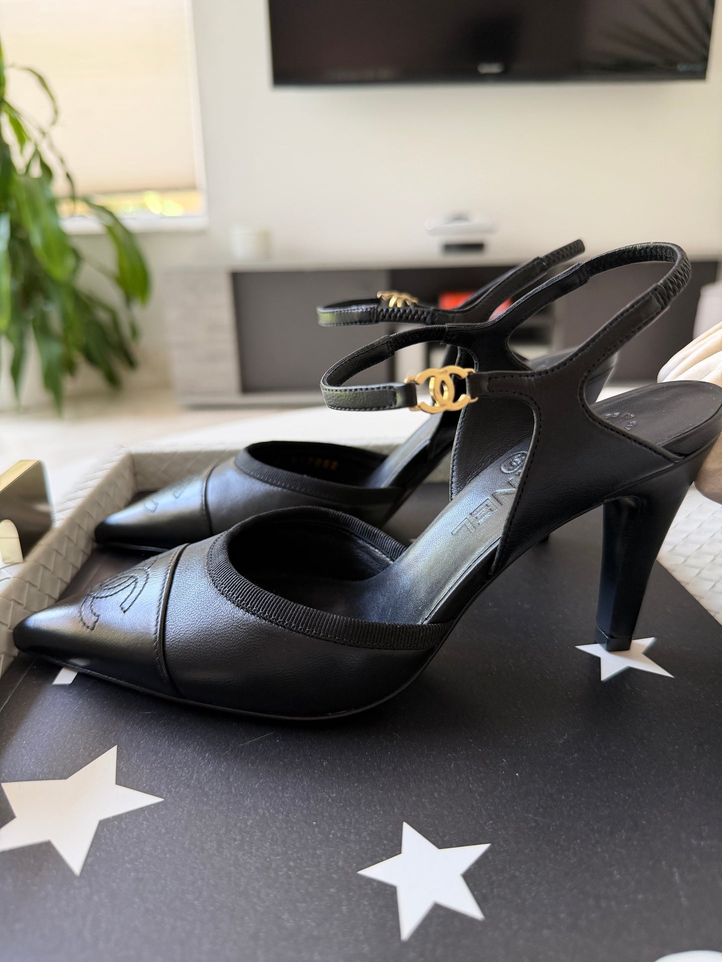 CHANEL SS 2026 BLAZY BLACK CAP POINTED TOE LEATHER CC LOGO HEELS SHOES PUMPS SLINGBACKS