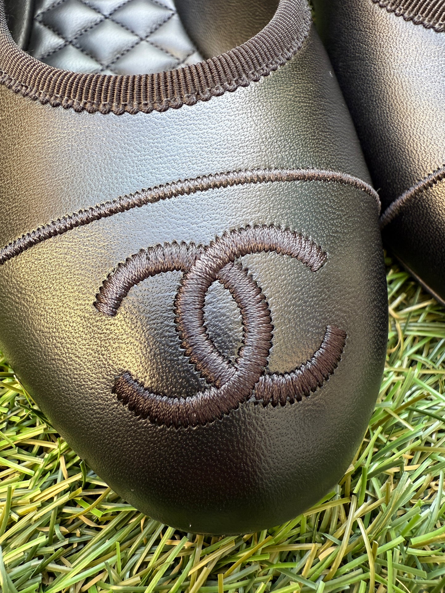 2025 CHANEL CC LOGO BLACK LEATHER CAP TOE MARYJANE BALLET FLATS SHOES GOLD BUCKLE