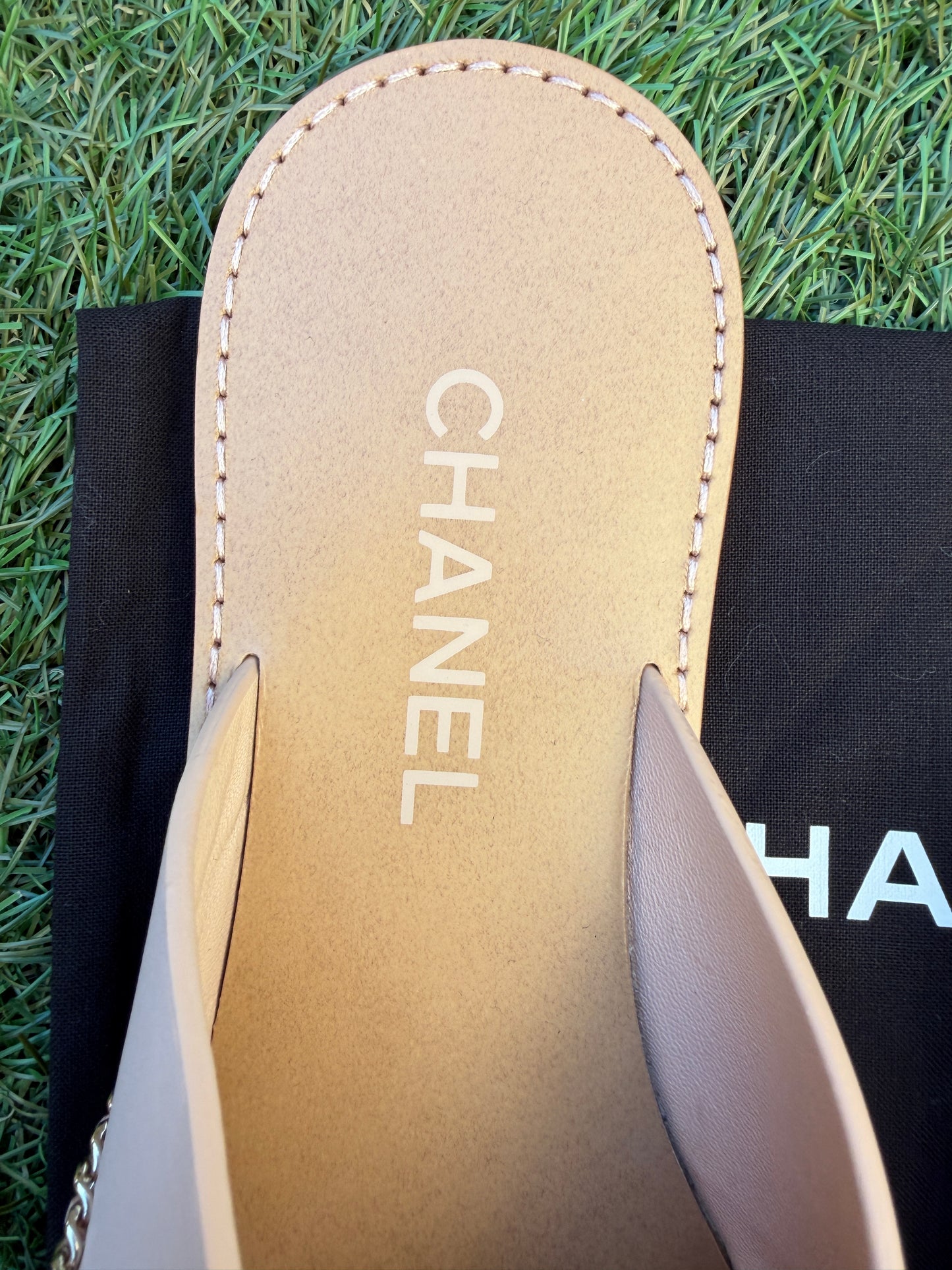CHANEL GOLD CHAIN CC LOGO BEIGE LEATHER FLAT SHOES FLIP FLOP SANDALS MULES