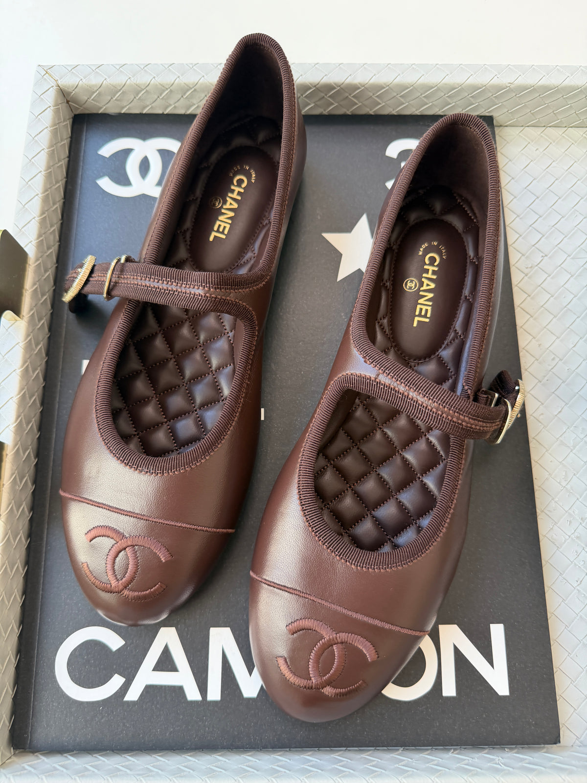 CHANEL CC LOGO BROWN MARRON FONCE LEATHER MARYJANE BALLET FLATS SHOES GHW