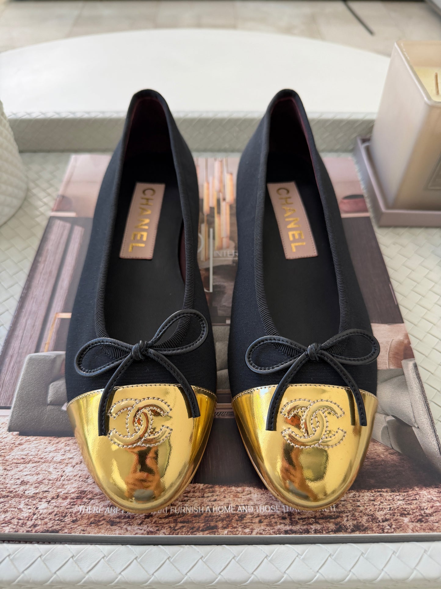 CHANEL GOLD METALLIC GROSGRAIN CC LOGO CAPTOE BLACK FABRIC BALLET FLATS SHOES