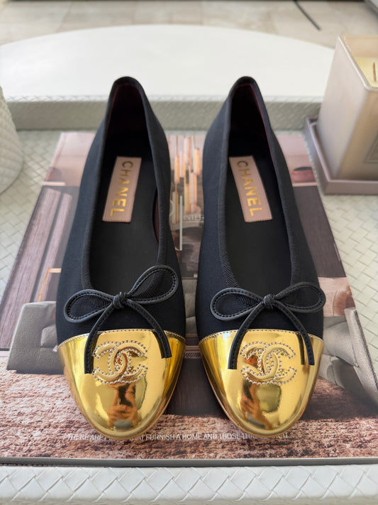 CHANEL GOLD METALLIC GROSGRAIN CC LOGO CAPTOE BLACK FABRIC BALLET FLATS SHOES