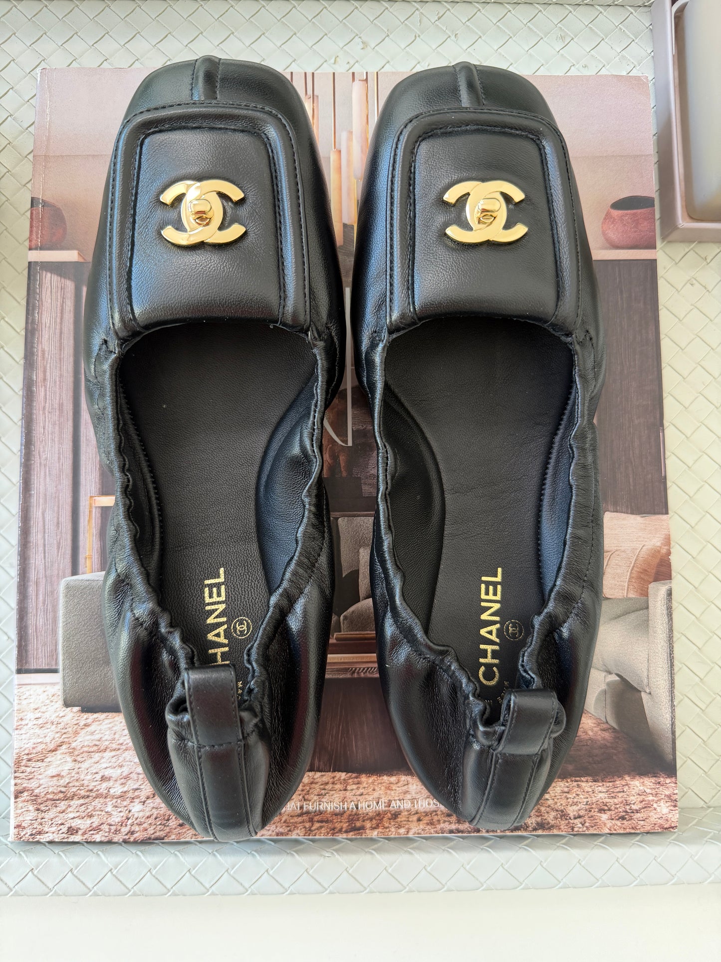 Chanel SS 26 Blazy Black Lambskin Square Toe CC Logo Turn-lock Crunchy Ballet Flats