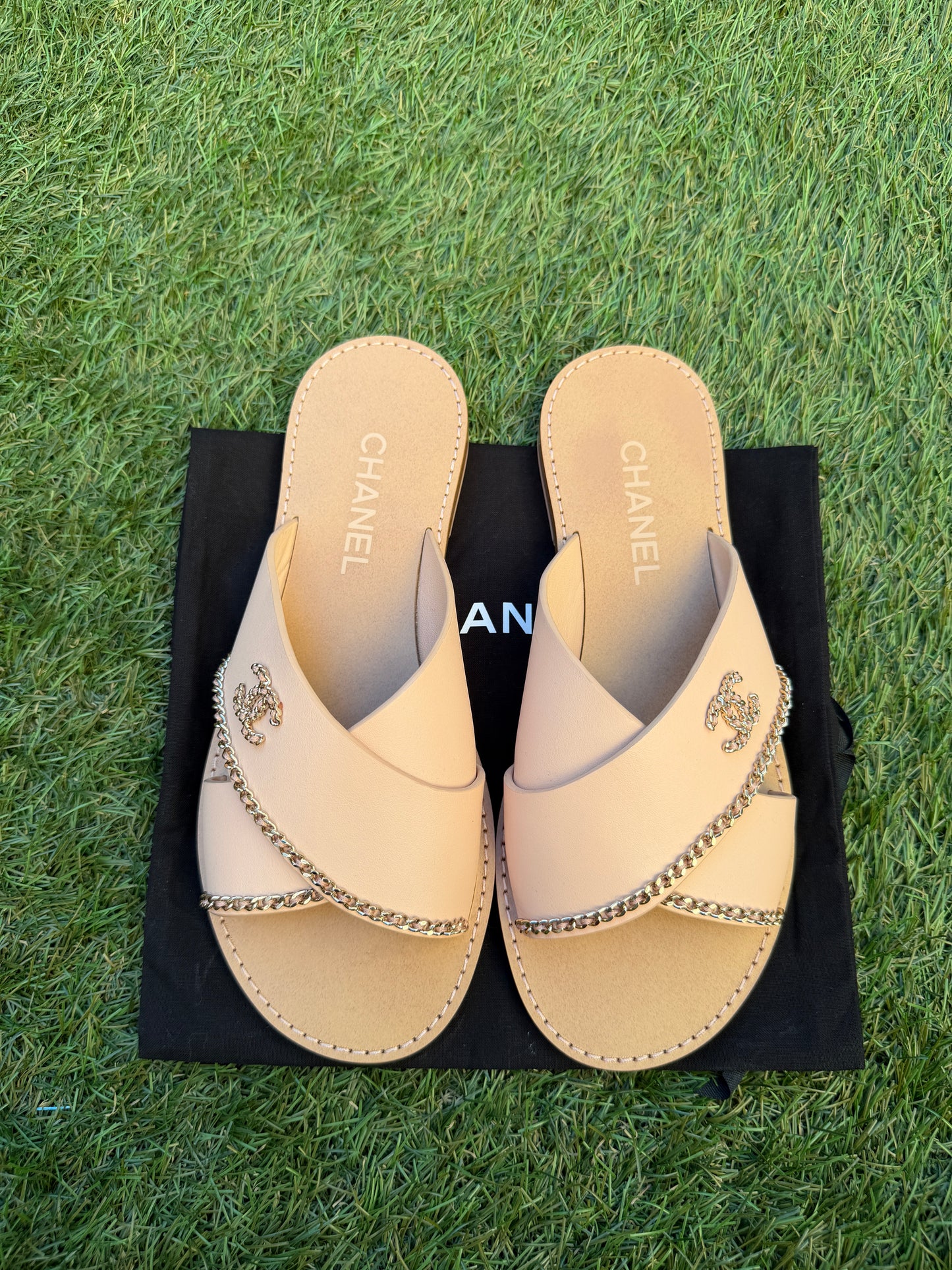 CHANEL GOLD CHAIN CC LOGO BEIGE LEATHER FLAT SHOES FLIP FLOP SANDALS MULES