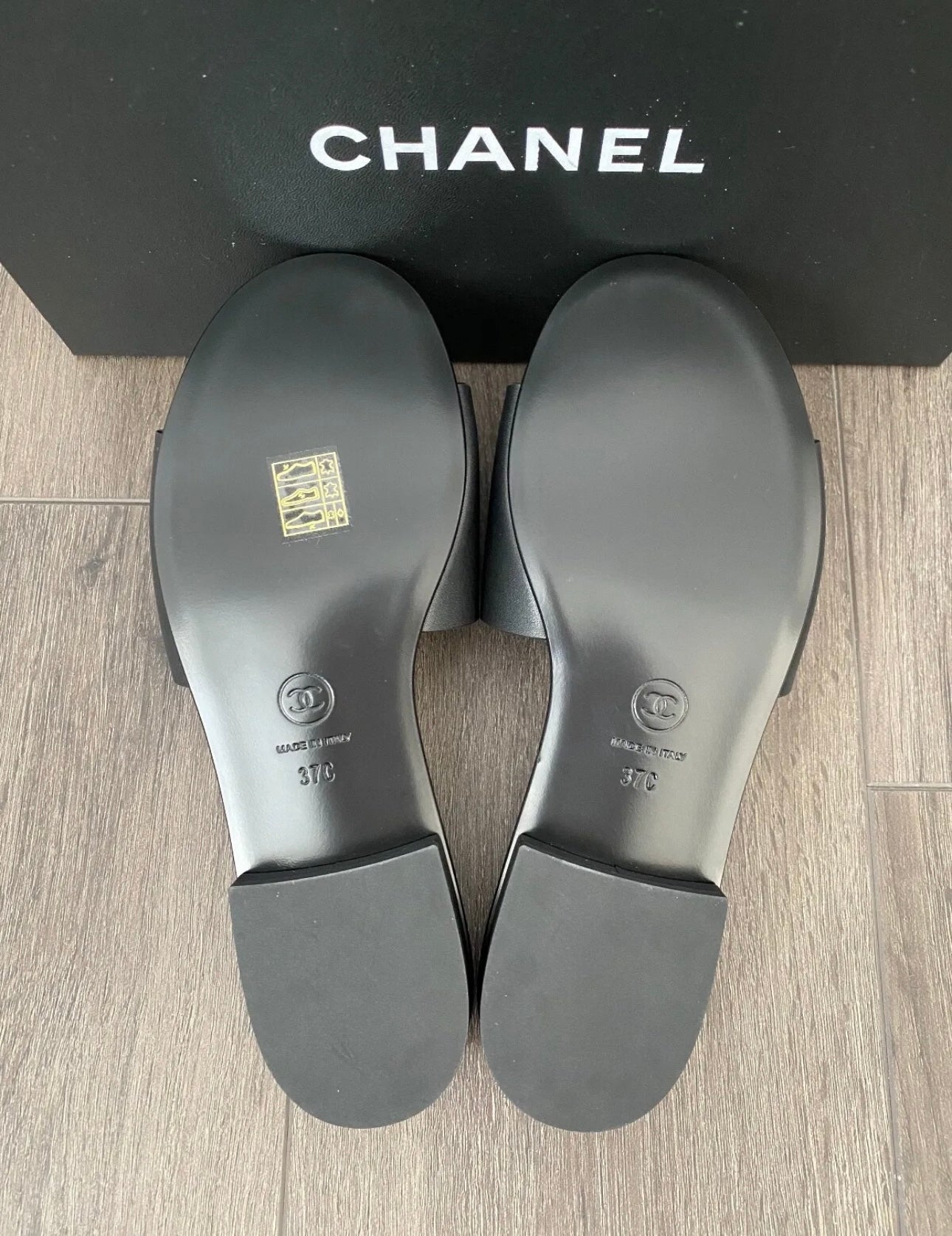 2023 CHANEL CHA NEL LOGO BLACK LEATHER FLAT SHOES SLIDES MULES