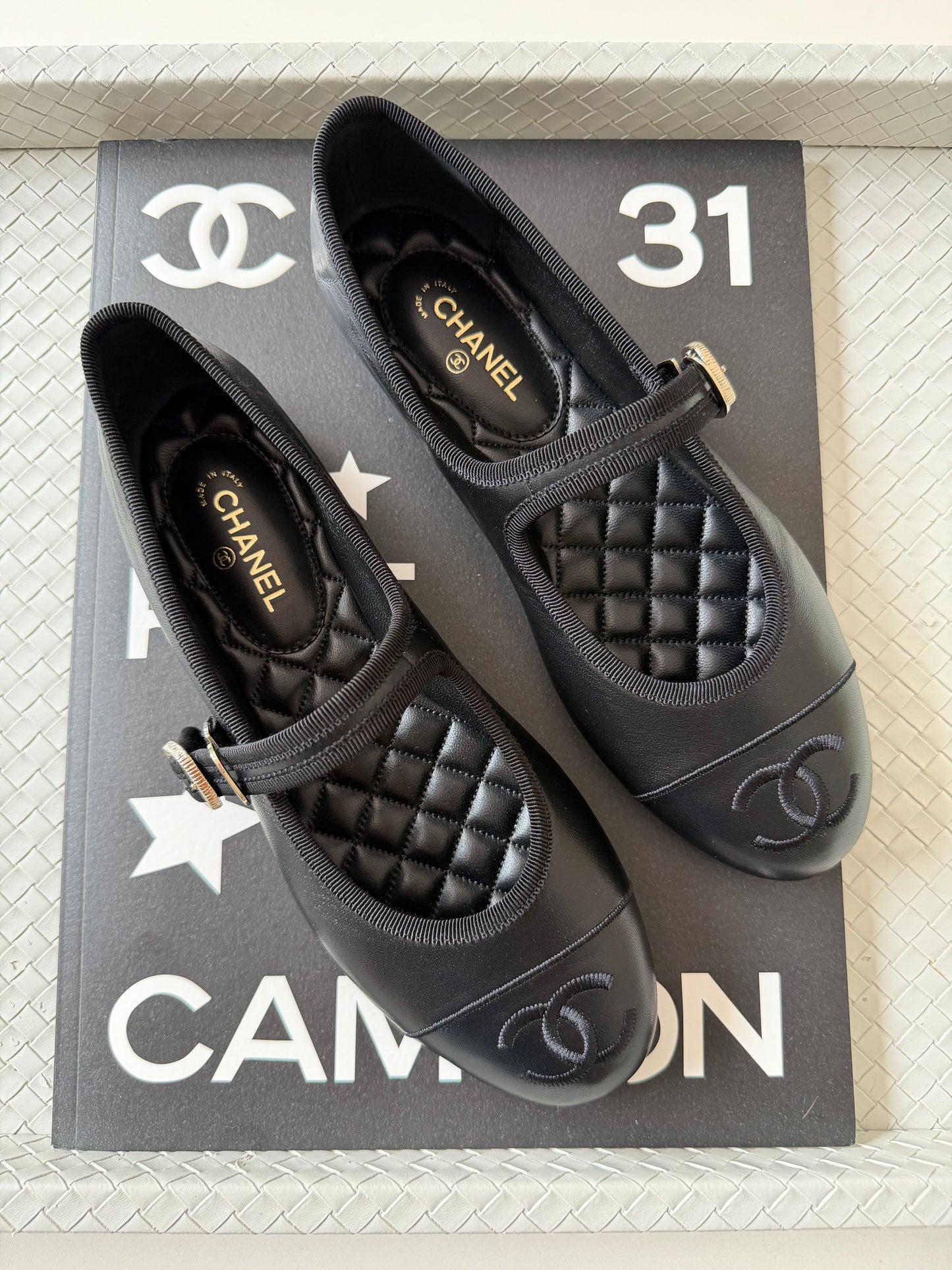 2026 CHANEL CC LOGO BLACK LEATHER CAP TOE MARYJANE BALLET FLATS SHOES GOLD BUCKLE