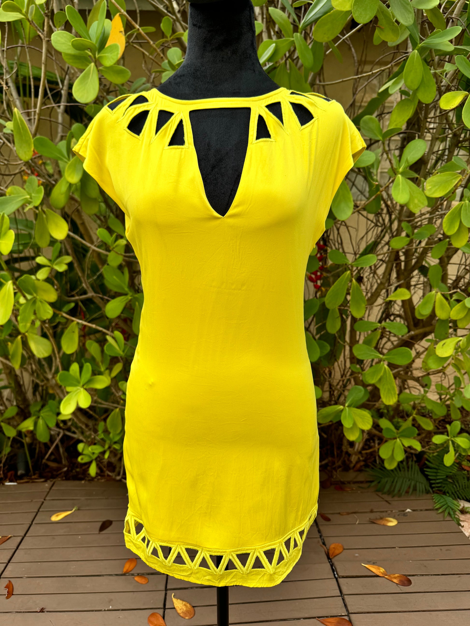 catherine malandrino yellow sequin dress New Arrival: Y2K Catherine Malandrino printed silk maxi dress adorned with sequins and lavender beaded fringe on the bodice This dress really came to life on @hannah.eliese today, WOW! . . . #