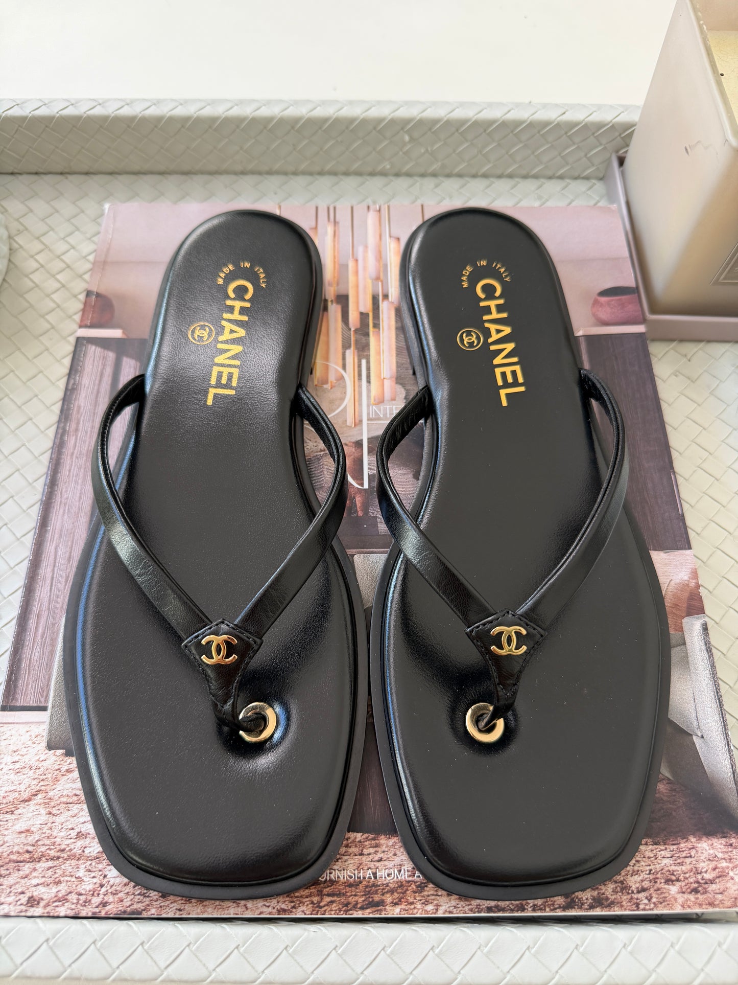 Chanel 2026 MÉTIERS D’ART Black Leather Gold CC Logo Flip Flops Slides Flat Sandals Thongs