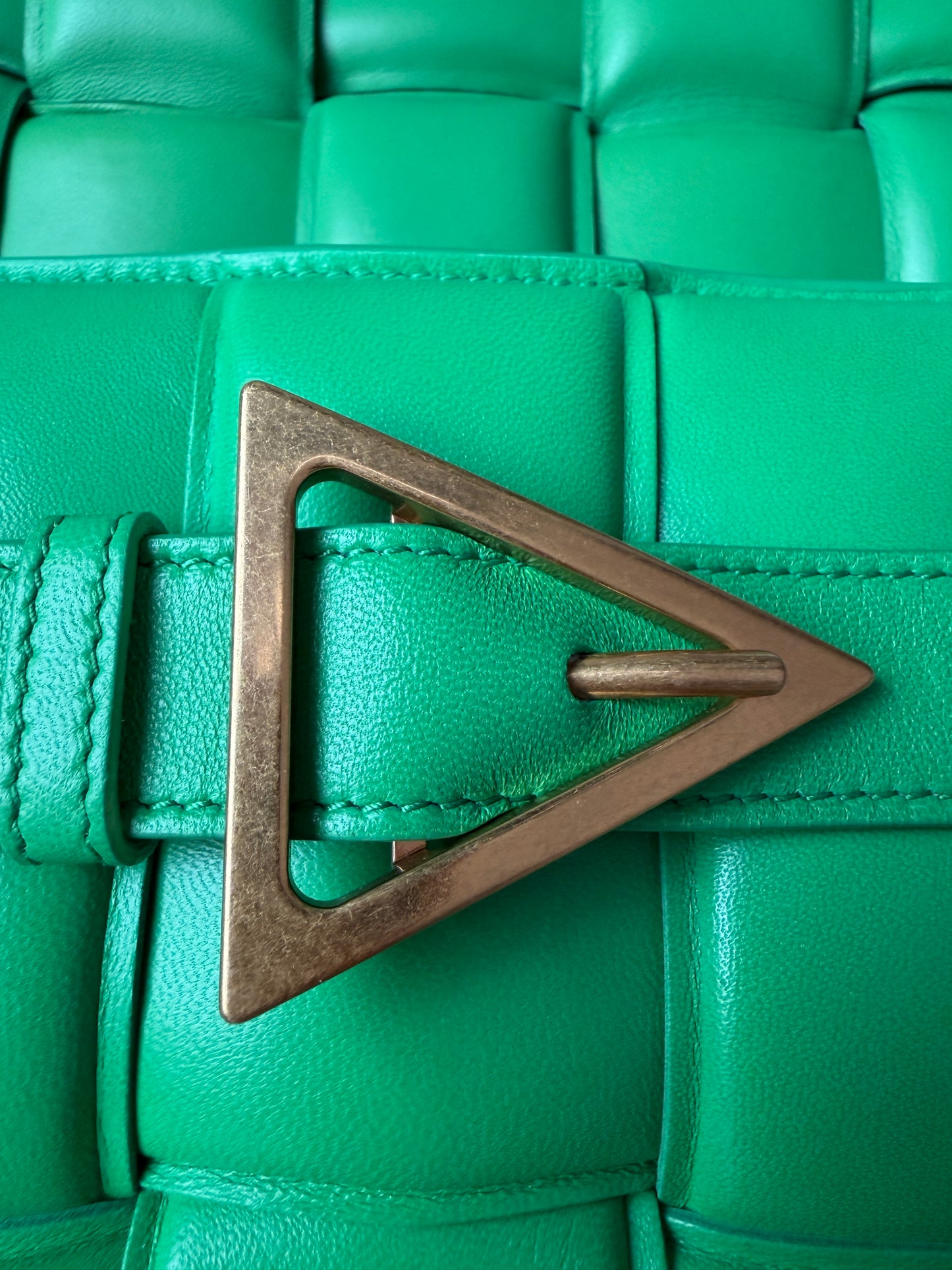 BOTTEGA VENETA PARAKEET GRASS GREEN INTRECCIATO PADDED CASSETTE BAG CROSSBODY HANDBAG