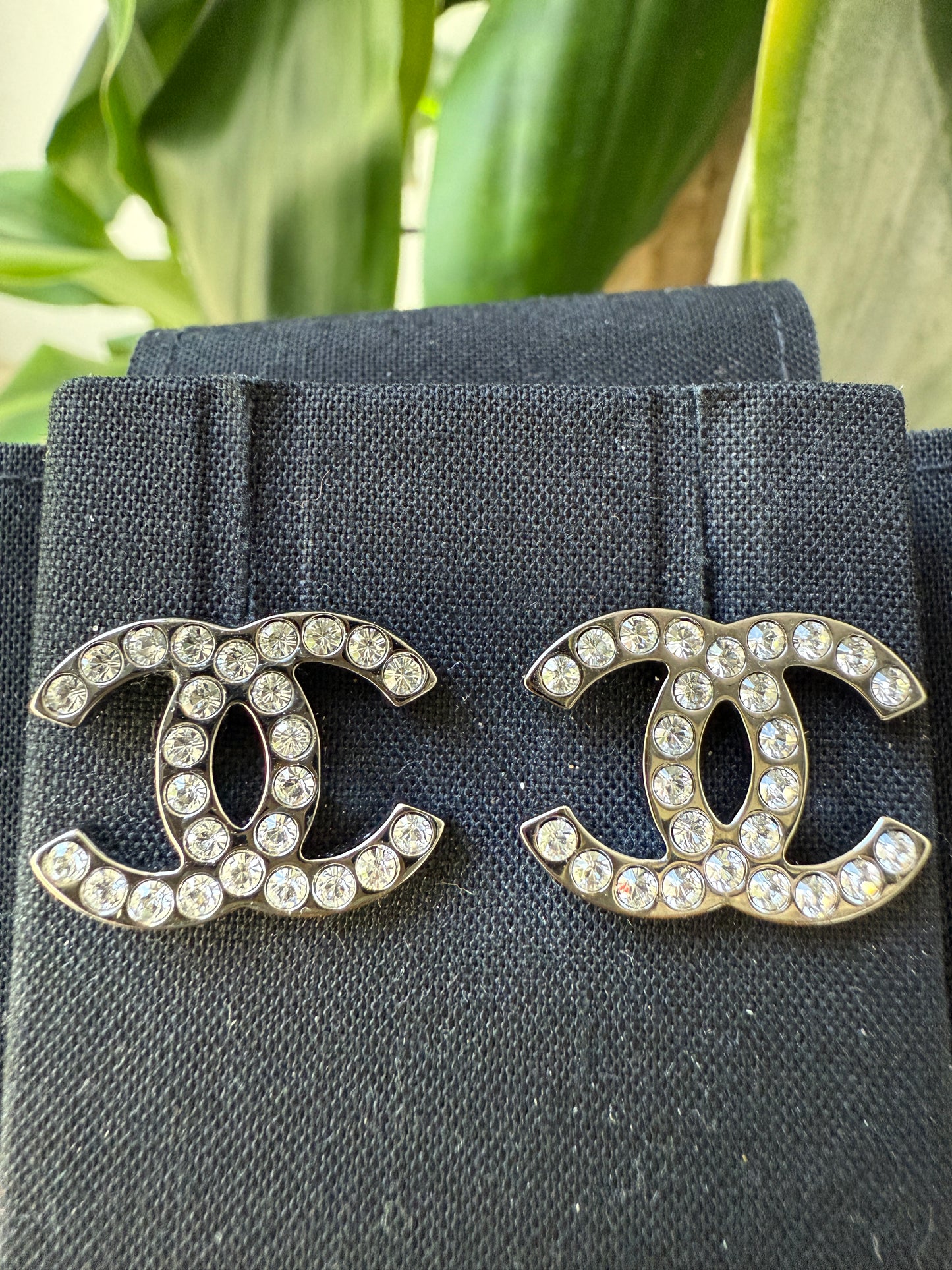 2017K CHANEL CLASSIC DARK SILVER RUTHENIUM GUNMETAL CC LOGO EARRINGS WHITE CRYSTALS STUDS