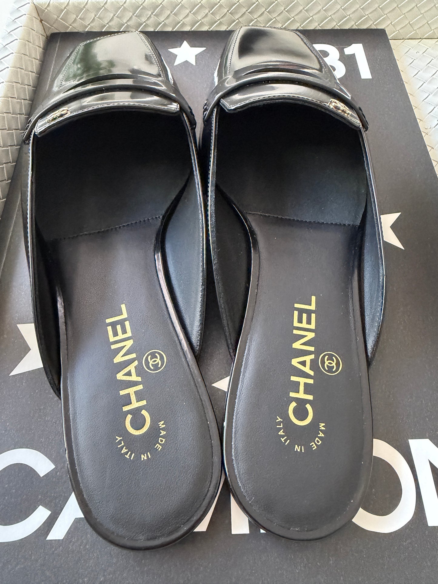 CHANEL F/W 2026 BLACK SHINY CALFSKIN LEATHER MULE LOAFERS  SQUARE TOE BLAZY MULES SLIDES