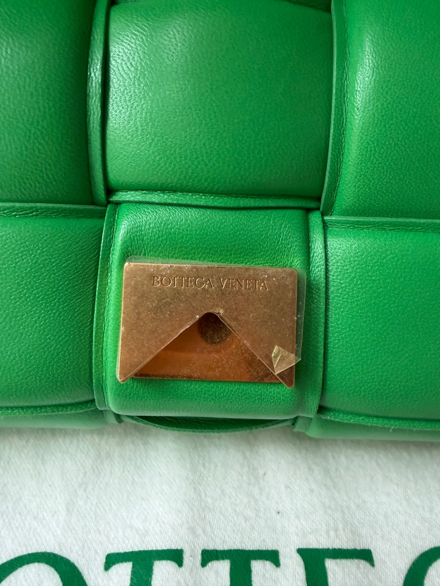 BOTTEGA VENETA PARAKEET GRASS GREEN INTRECCIATO PADDED CASSETTE BAG CROSSBODY HANDBAG