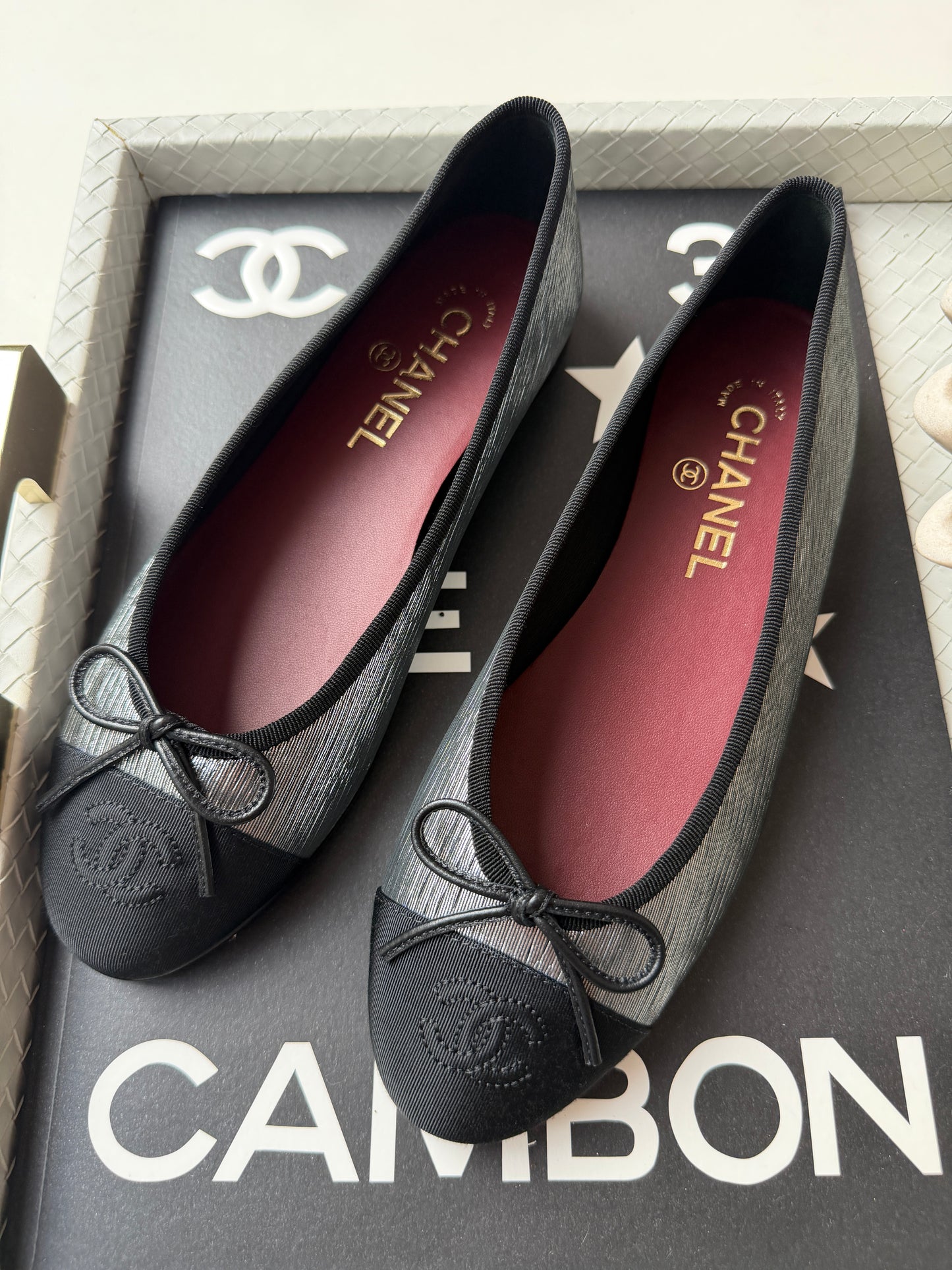 CHANEL SILVER BLACK GROSGRAIN CC LOGO CAP TOE 2026 BALLERINA BALLET FLATS
