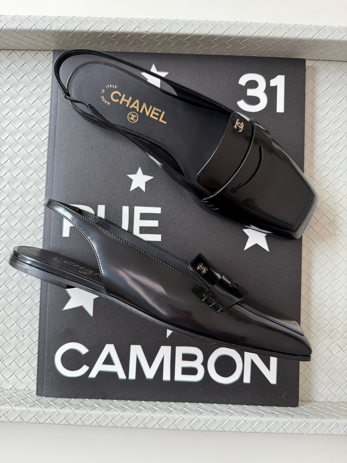 CHANEL F/W 2026 BLACK SHINY CALFSKIN LEATHER SLINGBACK LOAFER SHOES GOLD CC LOGO BLAZY