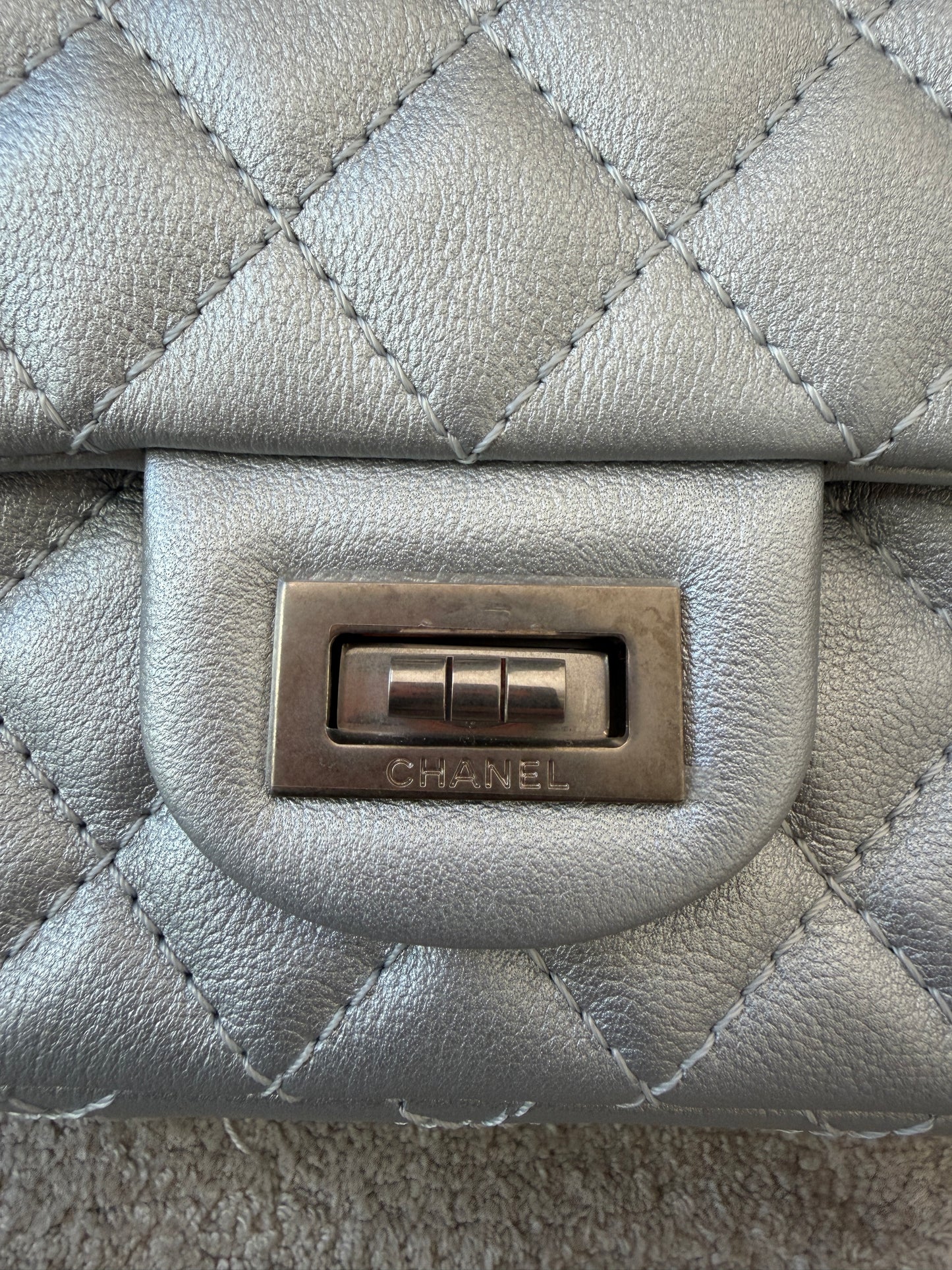 2021A CHANEL MINI REISSUE 2.55 METALLIC SILVER GOATSKIN LEATHER FLAP LEATHER BAG CHAIN CROSS BODY