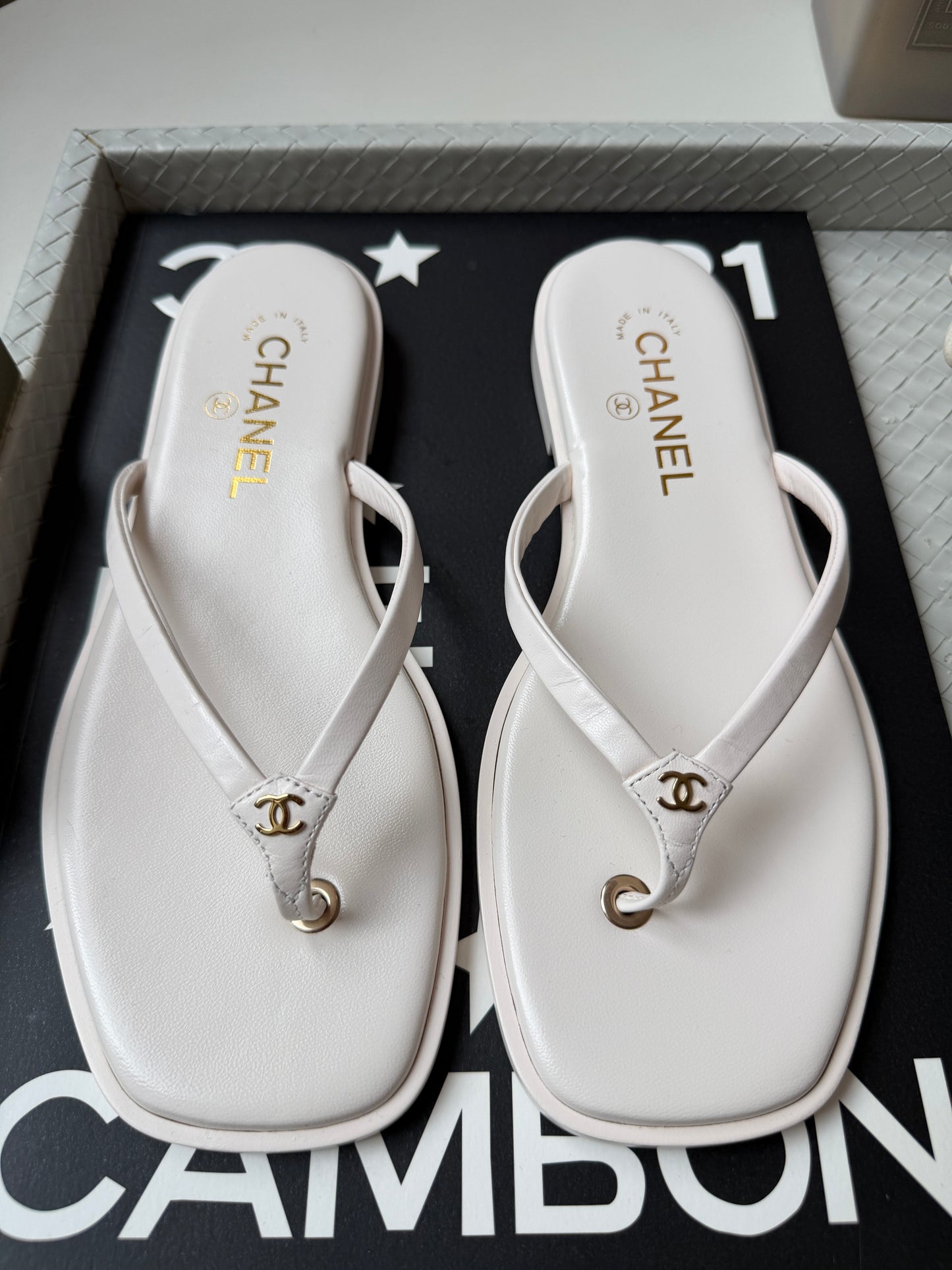 Chanel 2026 MÉTIERS D’ART Ivory White Leather Gold CC Logo Flip Flops Slides Flat Sandals Thongs