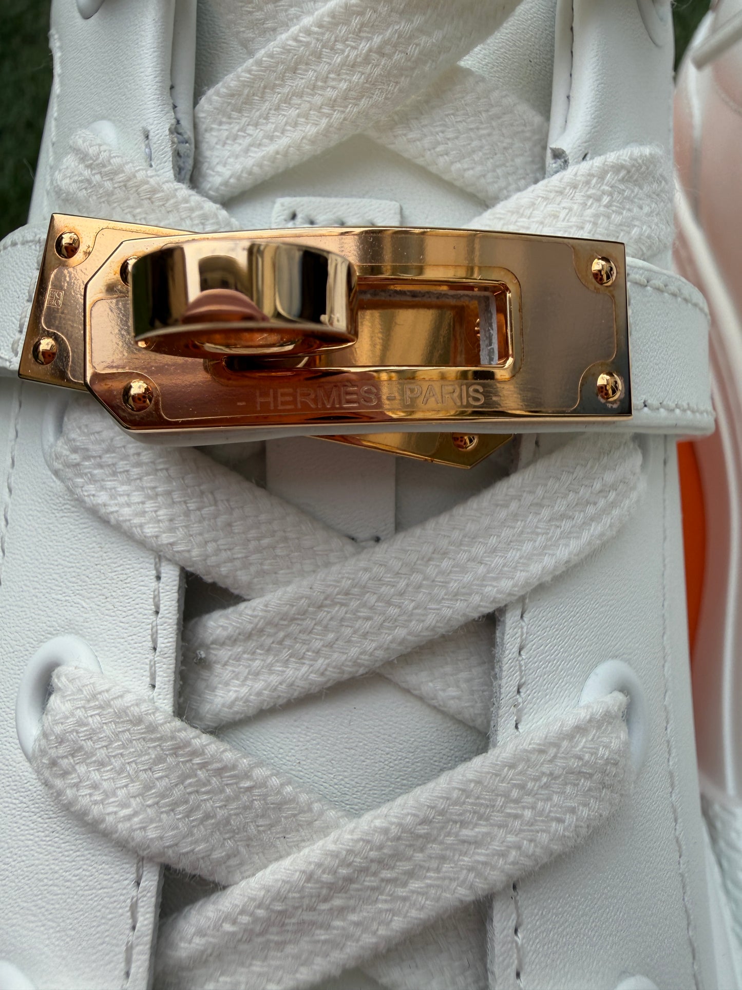 $1.7K HERMES KELLY BUCKLE DAY WHITE BLANC LEATHER WITH ROSE GOLD HW SNEAKERS