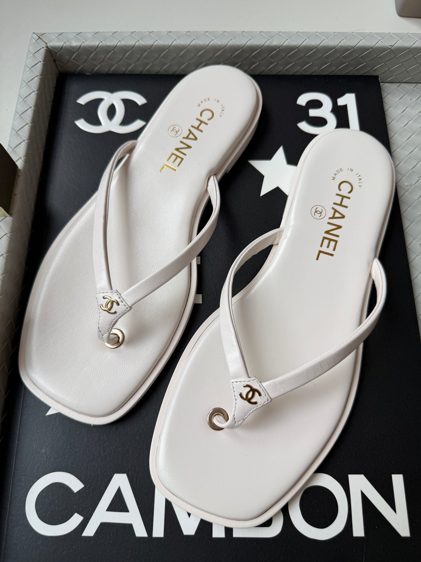 Chanel 2026 MÉTIERS D’ART Ivory White Leather Gold CC Logo Flip Flops Slides Flat Sandals Thongs