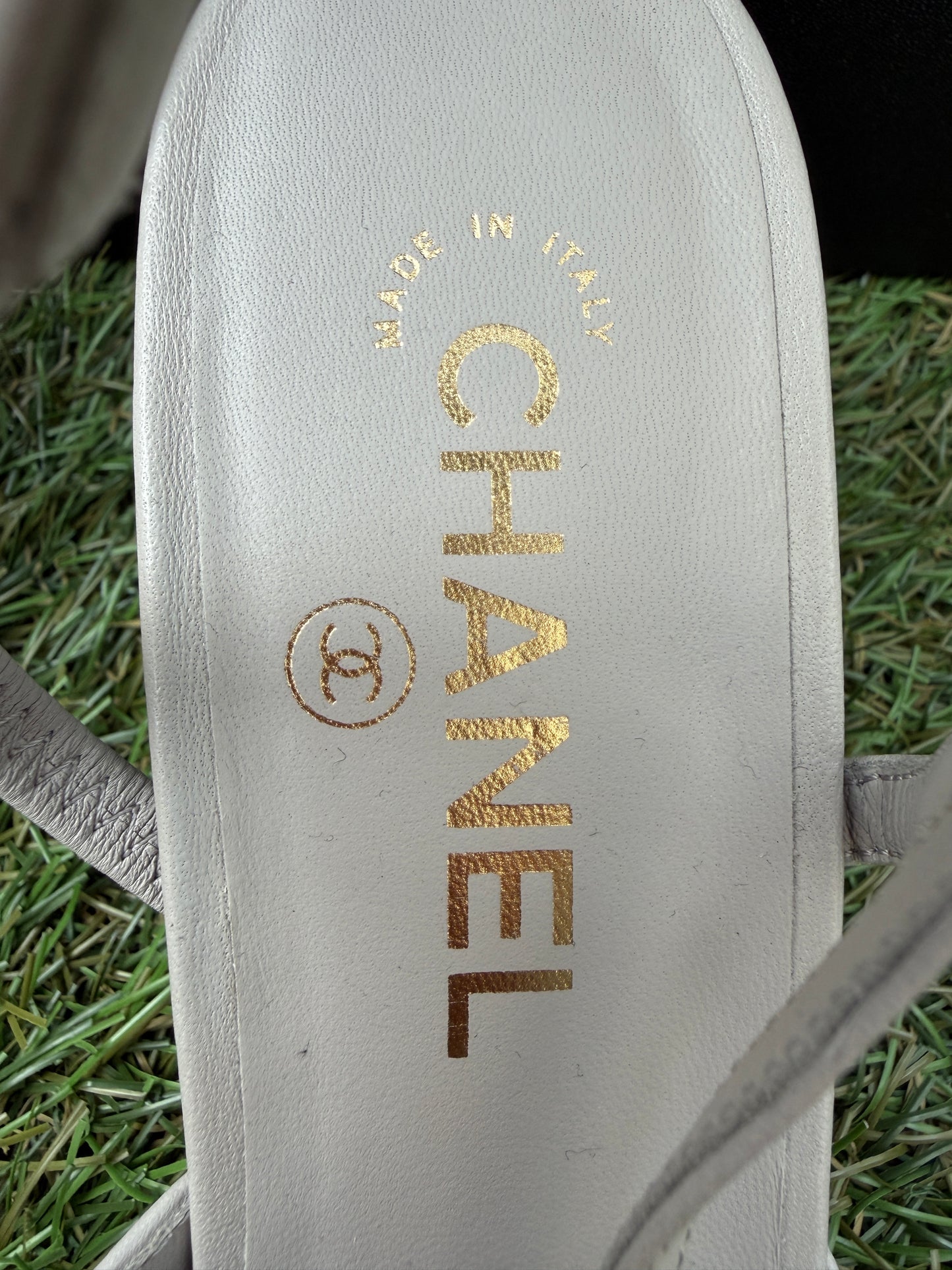CHANEL CLASSIC LOGO LIGHT GRAY LEATHER SLINGBACK LOW HEEL SLINGBACKS CAP TOE