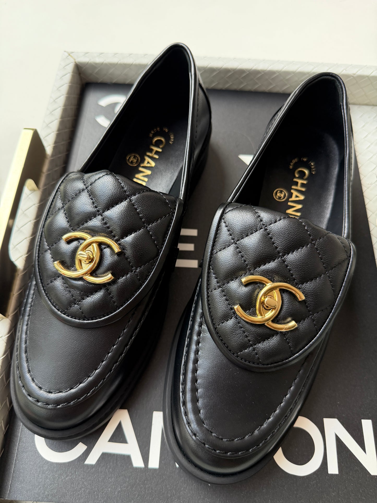 CHANEL BLACK LEATHER LOAFERS MOCCASINS OXFORD GOLD CC TURNLOCK LOGO QUILTED FLATS
