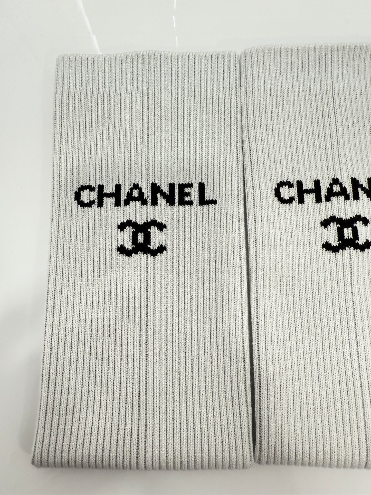 Chanel 24C WHITE LEG WARMERS FOR RUNWAY CC LOGO GAITERS STRETCHY RIB KNIT