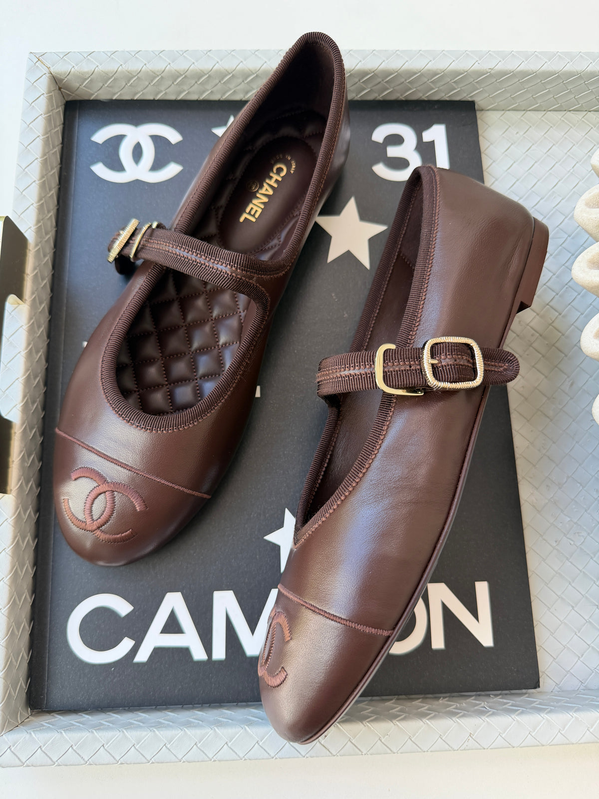 CHANEL CC LOGO BROWN MARRON FONCE LEATHER MARYJANE BALLET FLATS SHOES GHW