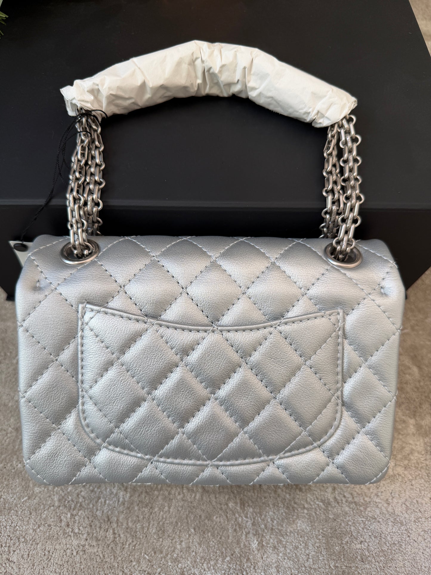 2021A CHANEL MINI REISSUE 2.55 METALLIC SILVER GOATSKIN LEATHER FLAP LEATHER BAG CHAIN CROSS BODY