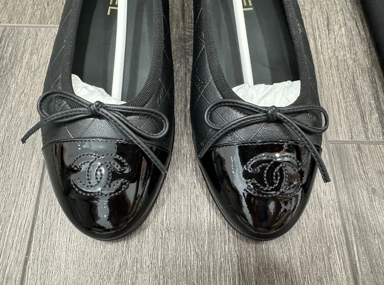 CHANEL CC LOGO STAMPED EMBOSSED BLACK LEATHER PATENT CAP TOE BALLET BALLERINA FLATS SHOES