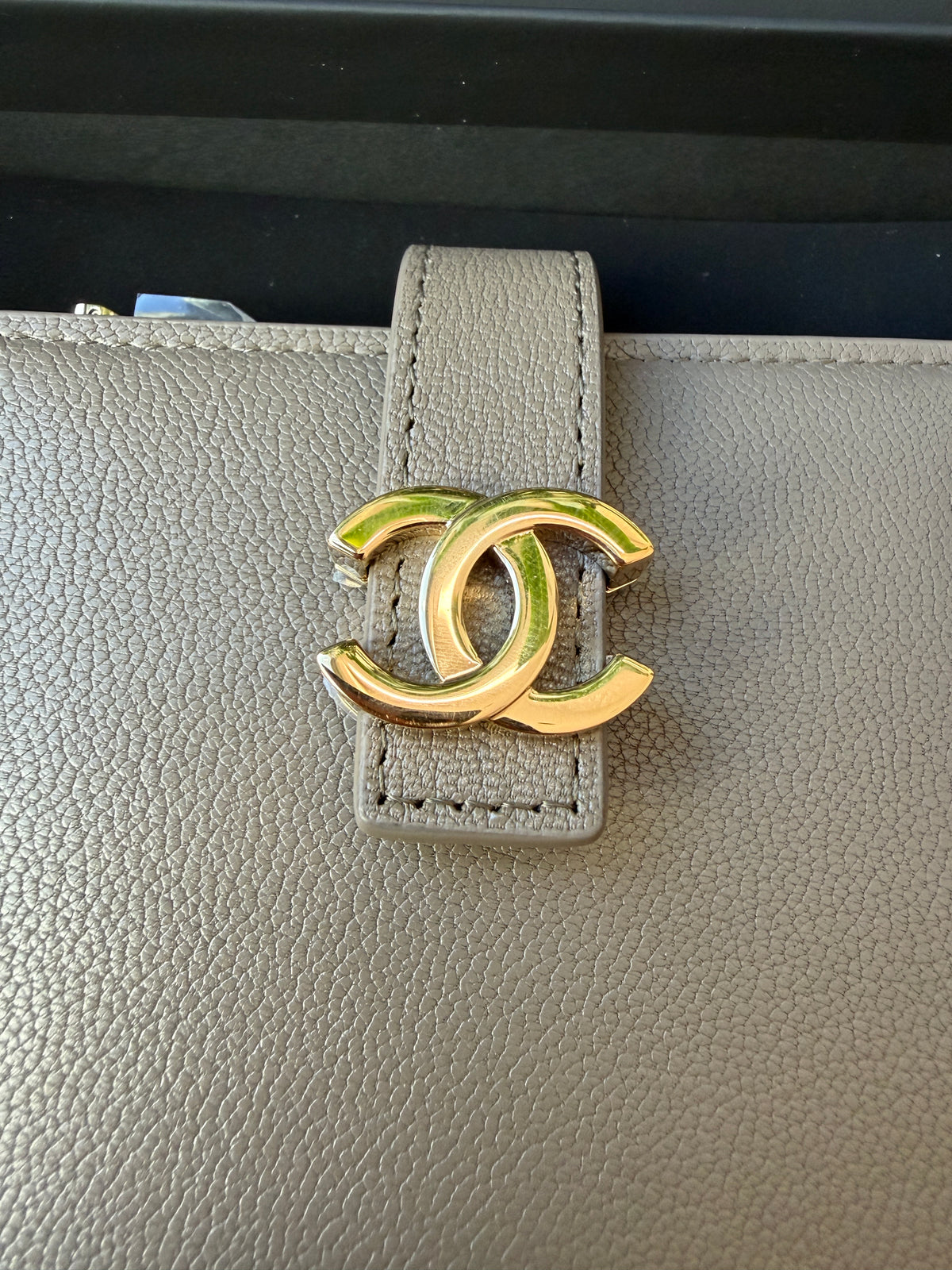 Chanel Metier’s d’Art 26A Bifold Dark Khaki Fonce Chèvre Leather Gold CC Logo Small Wallet Card Holder