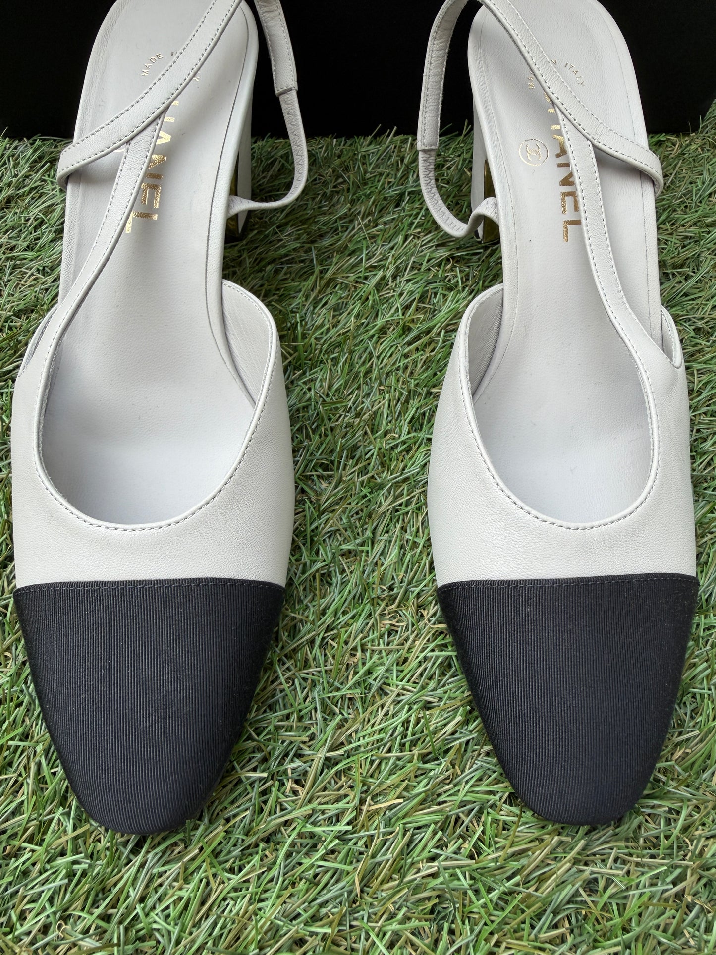 CHANEL CLASSIC LOGO LIGHT GRAY LEATHER SLINGBACK LOW HEEL SLINGBACKS CAP TOE
