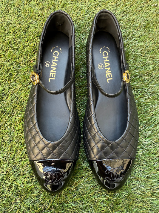 2025 CHANEL CC LOGO BLACK LEATHER MARYJANE BALLET FLATS SHOES GOLD BUCKLE QUILTED