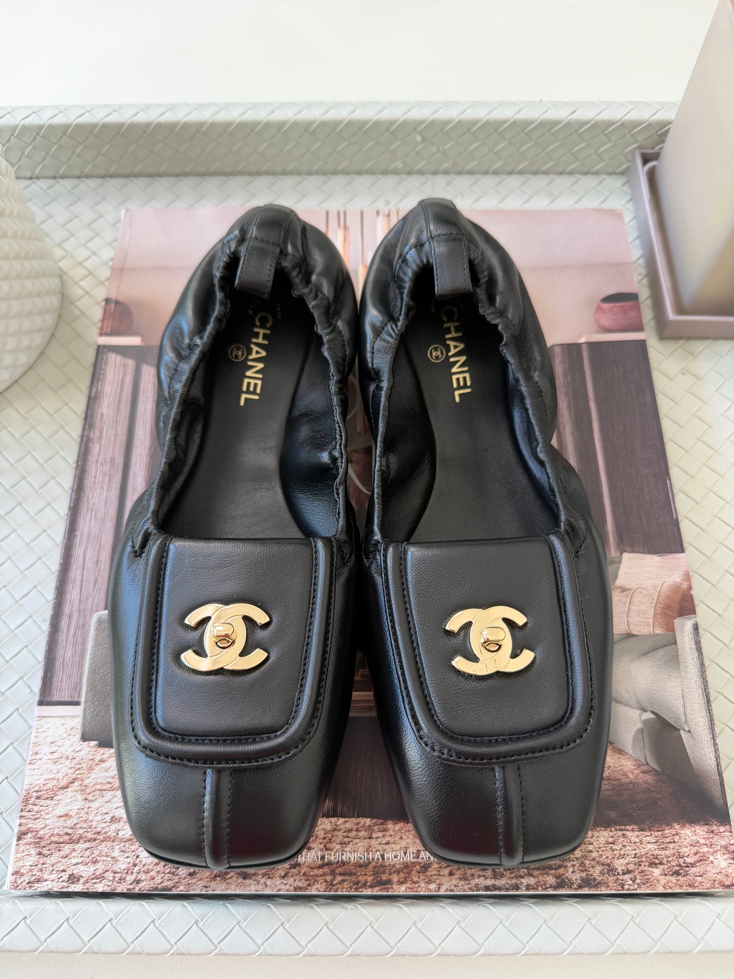 Chanel SS 26 Blazy Black Lambskin Square Toe CC Logo Turn-lock Crunchy Ballet Flats