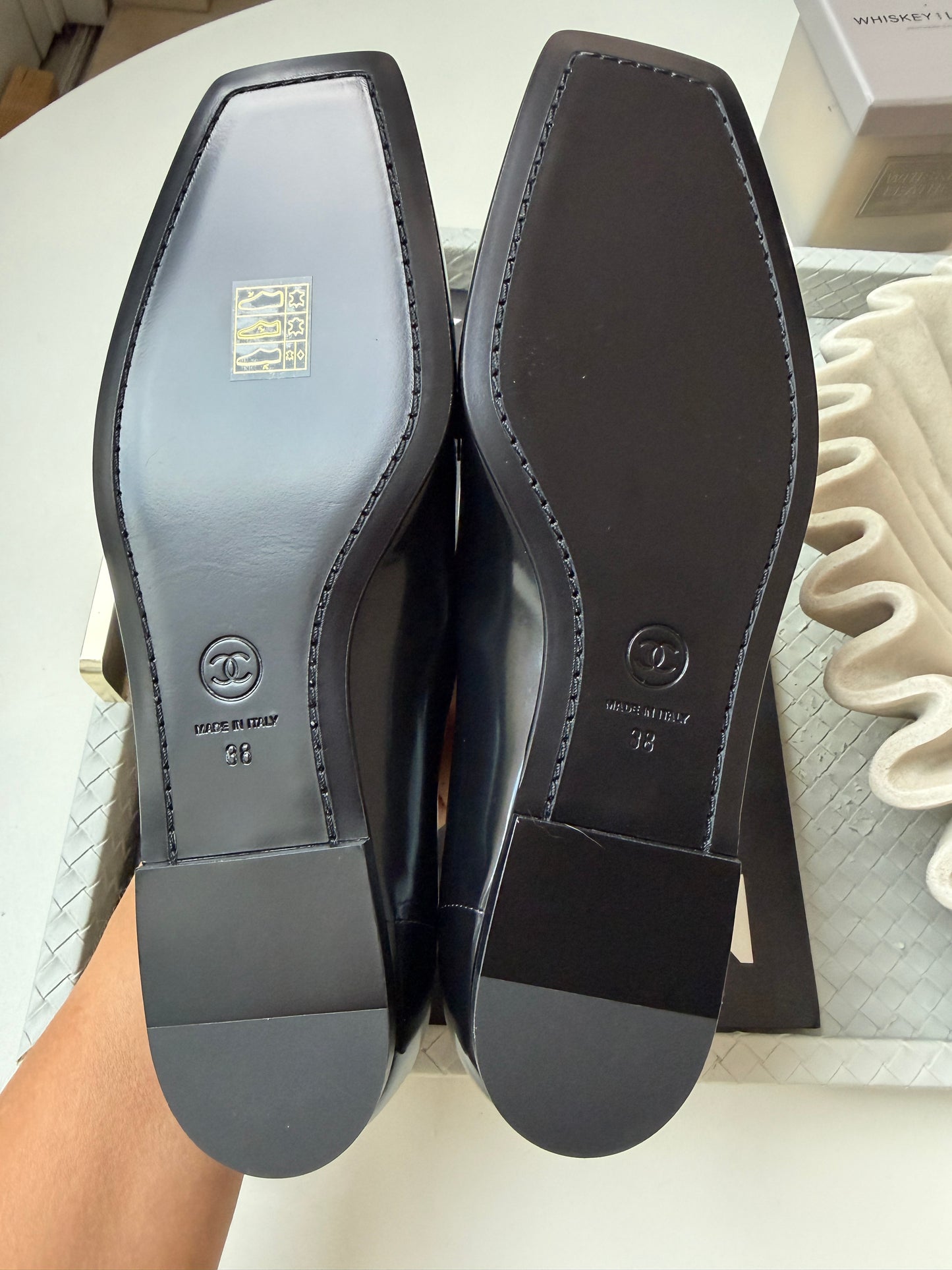 CHANEL F/W 2026 BLACK SHINY CALFSKIN LEATHER LOAFERS SQUARE TOE BLAZY FLATS