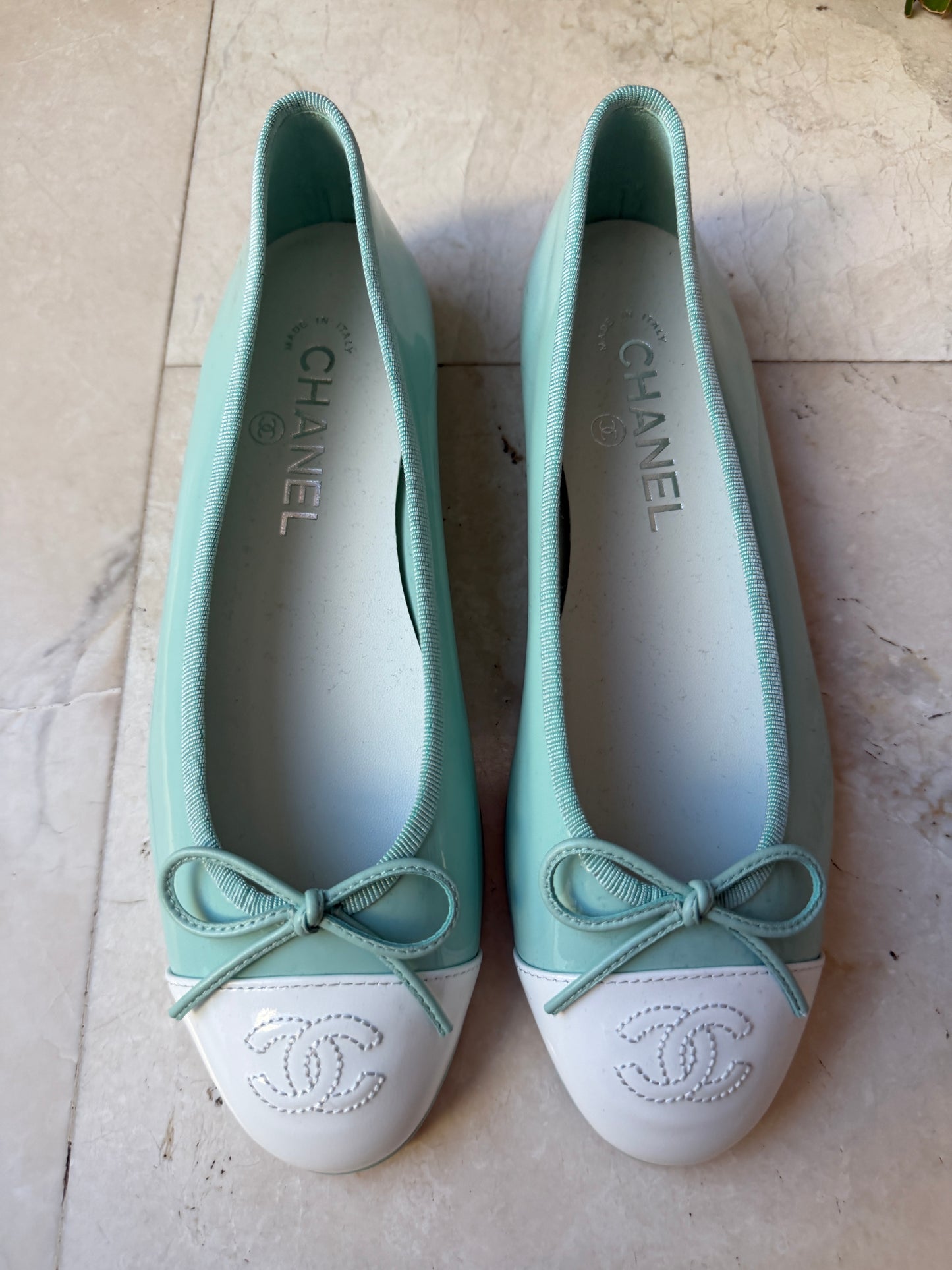 CHANEL MINTY TURQUOISE LIGHT GREEN PATENT LEATHER WHITE CC CAP TOE BALLET BALLERINA FLATS