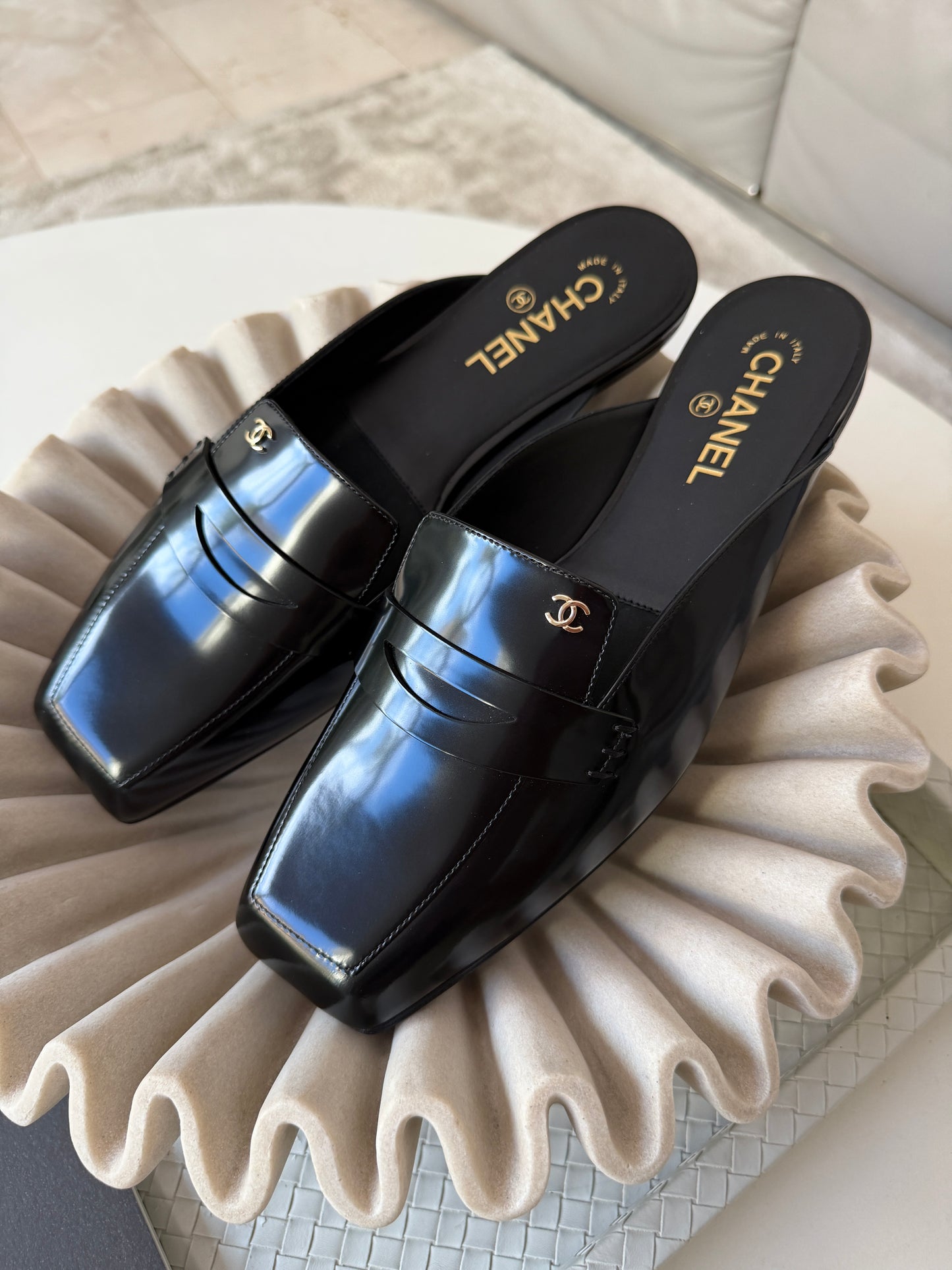 CHANEL F/W 2026 BLACK SHINY CALFSKIN LEATHER MULE LOAFERS  SQUARE TOE BLAZY MULES SLIDES
