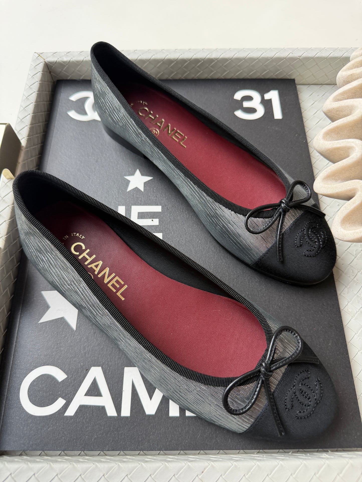 CHANEL SILVER BLACK GROSGRAIN CC LOGO CAP TOE 2026 BALLERINA BALLET FLATS