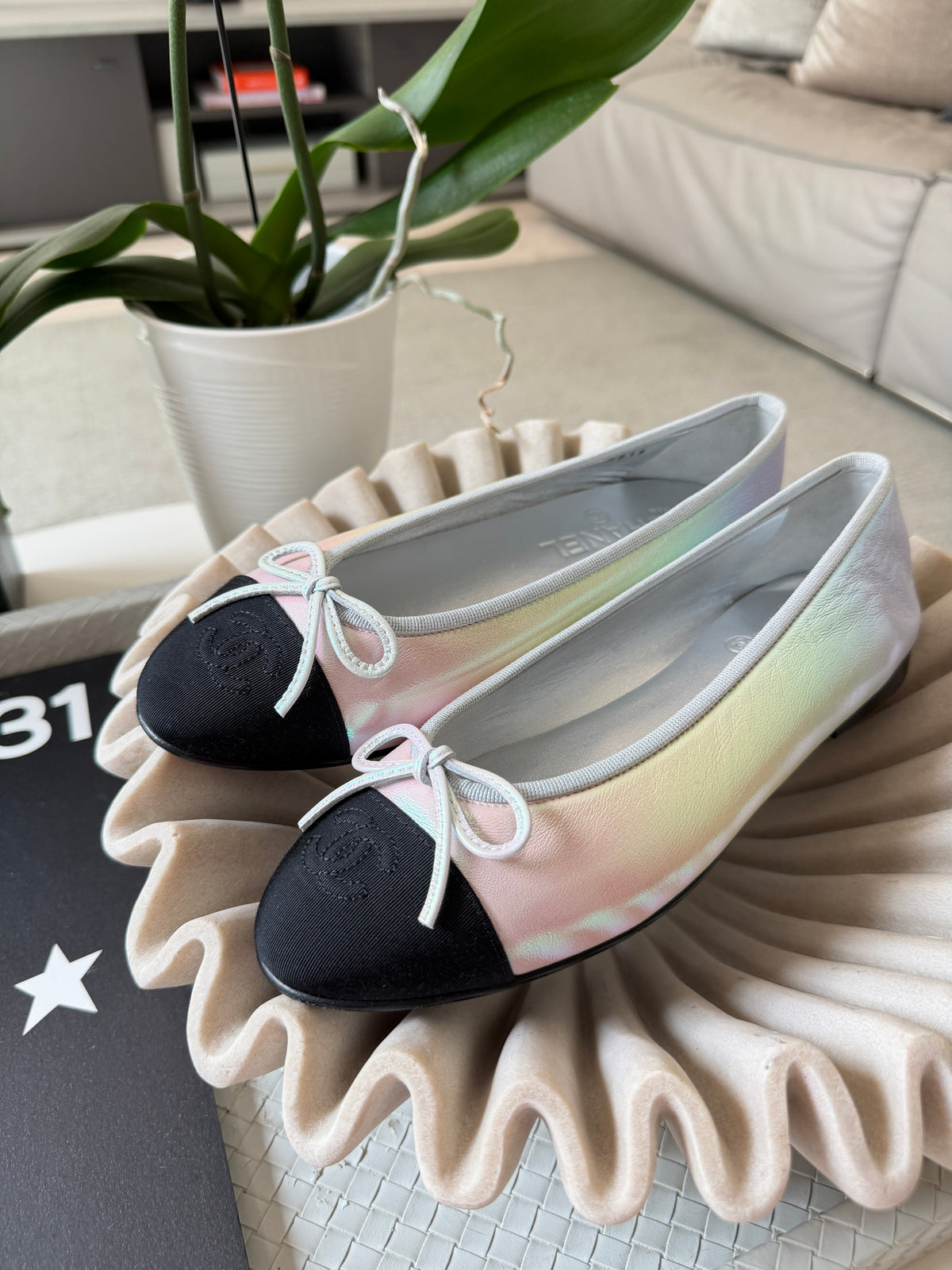 Chanel 26K Pearl White Silver Iridescent Black Cap Toe Ballet Ballerina Flats