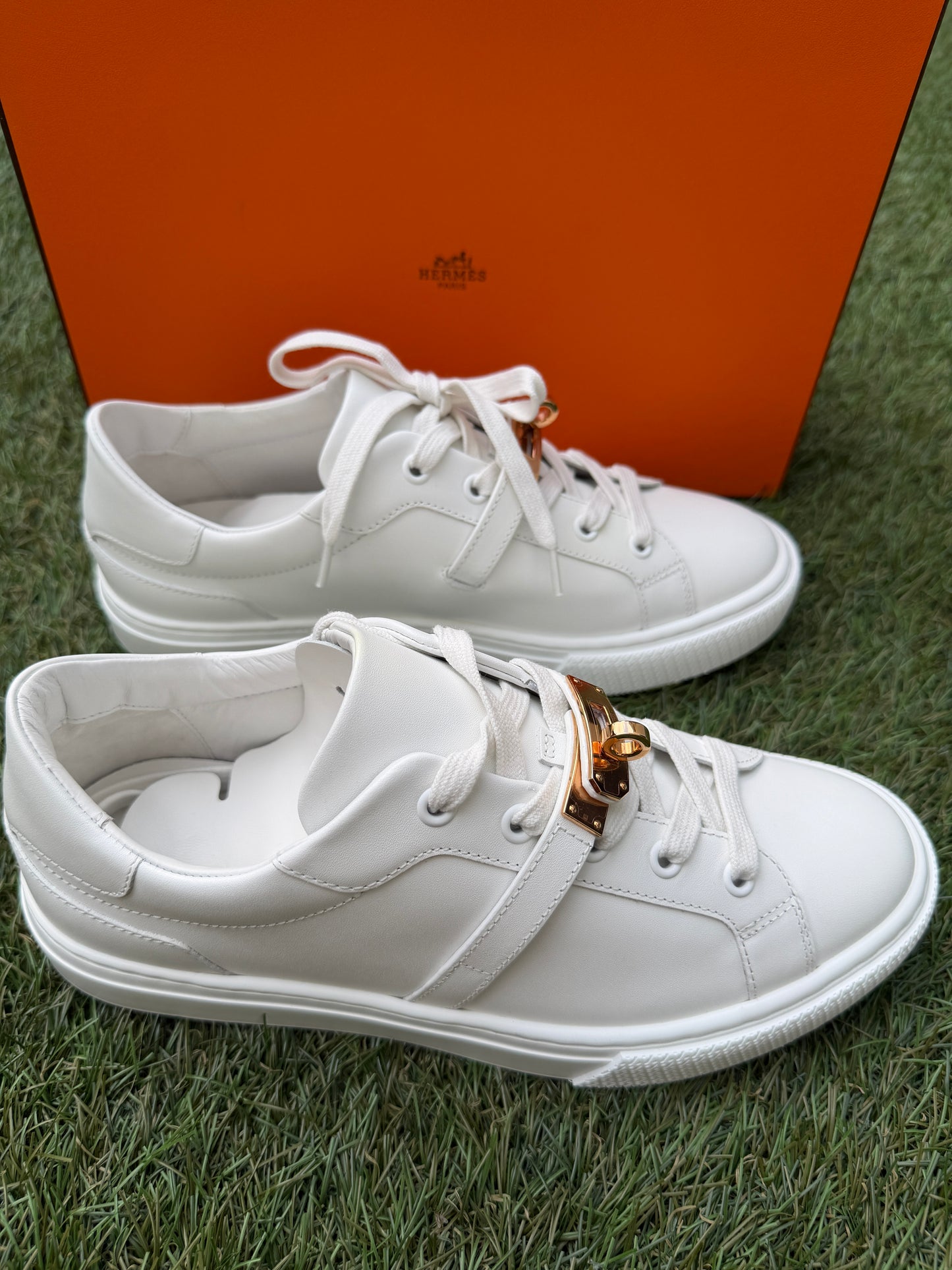 $1.7K HERMES KELLY BUCKLE DAY WHITE BLANC LEATHER WITH ROSE GOLD HW SNEAKERS