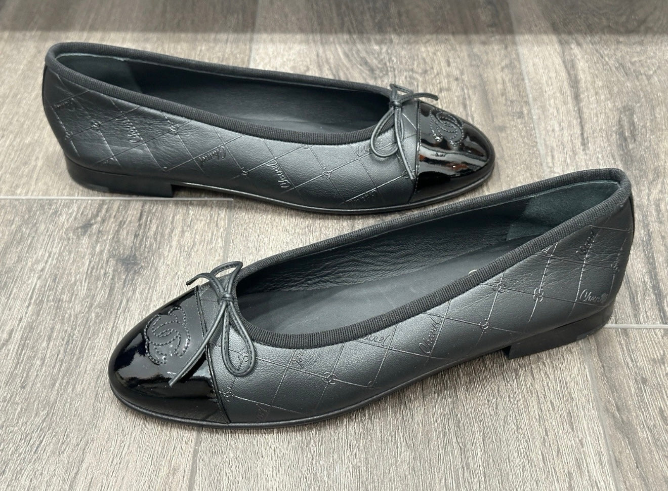 CHANEL CC LOGO STAMPED EMBOSSED BLACK LEATHER PATENT CAP TOE BALLET BALLERINA FLATS SHOES