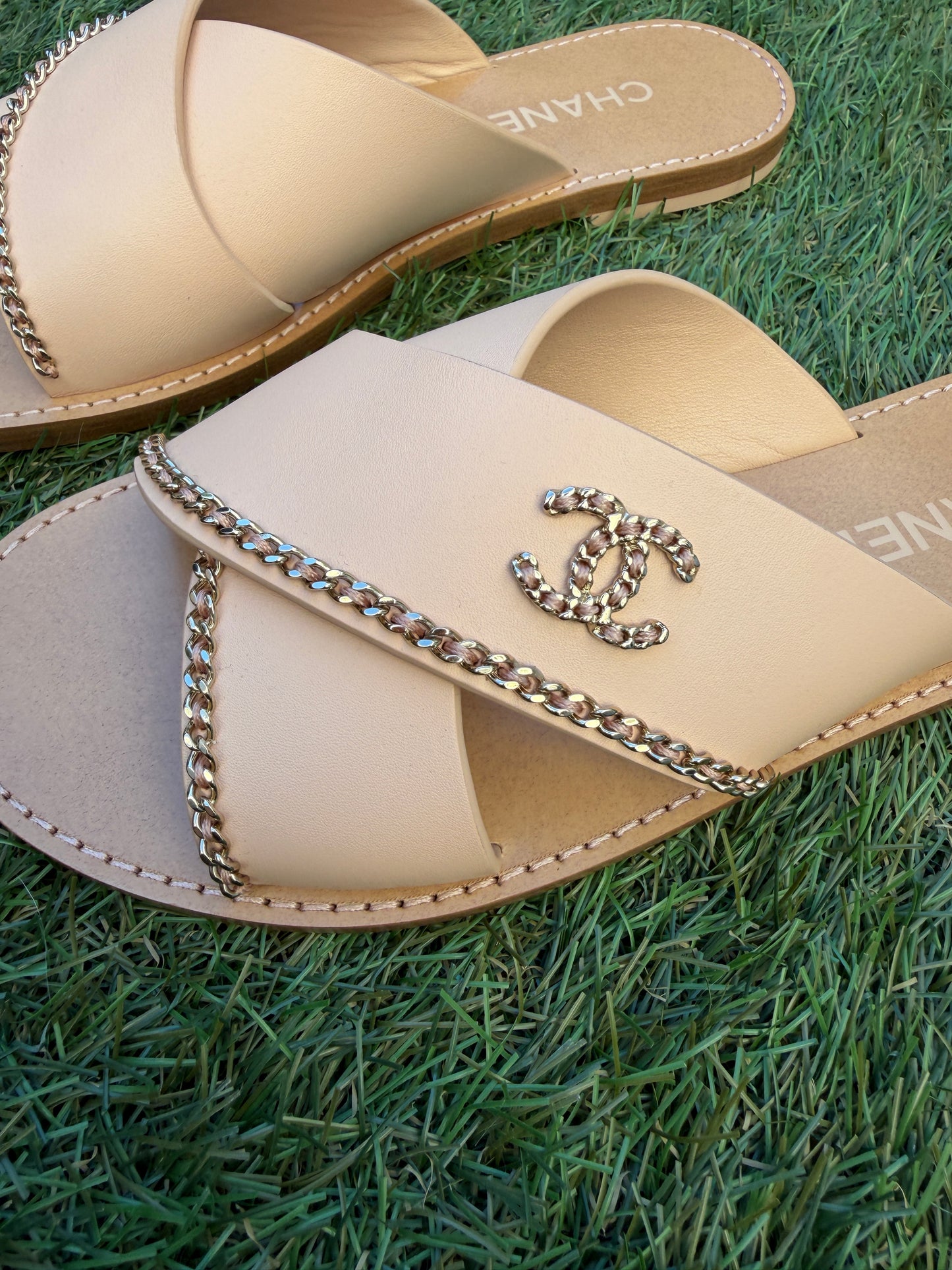CHANEL GOLD CHAIN CC LOGO BEIGE LEATHER FLAT SHOES FLIP FLOP SANDALS MULES