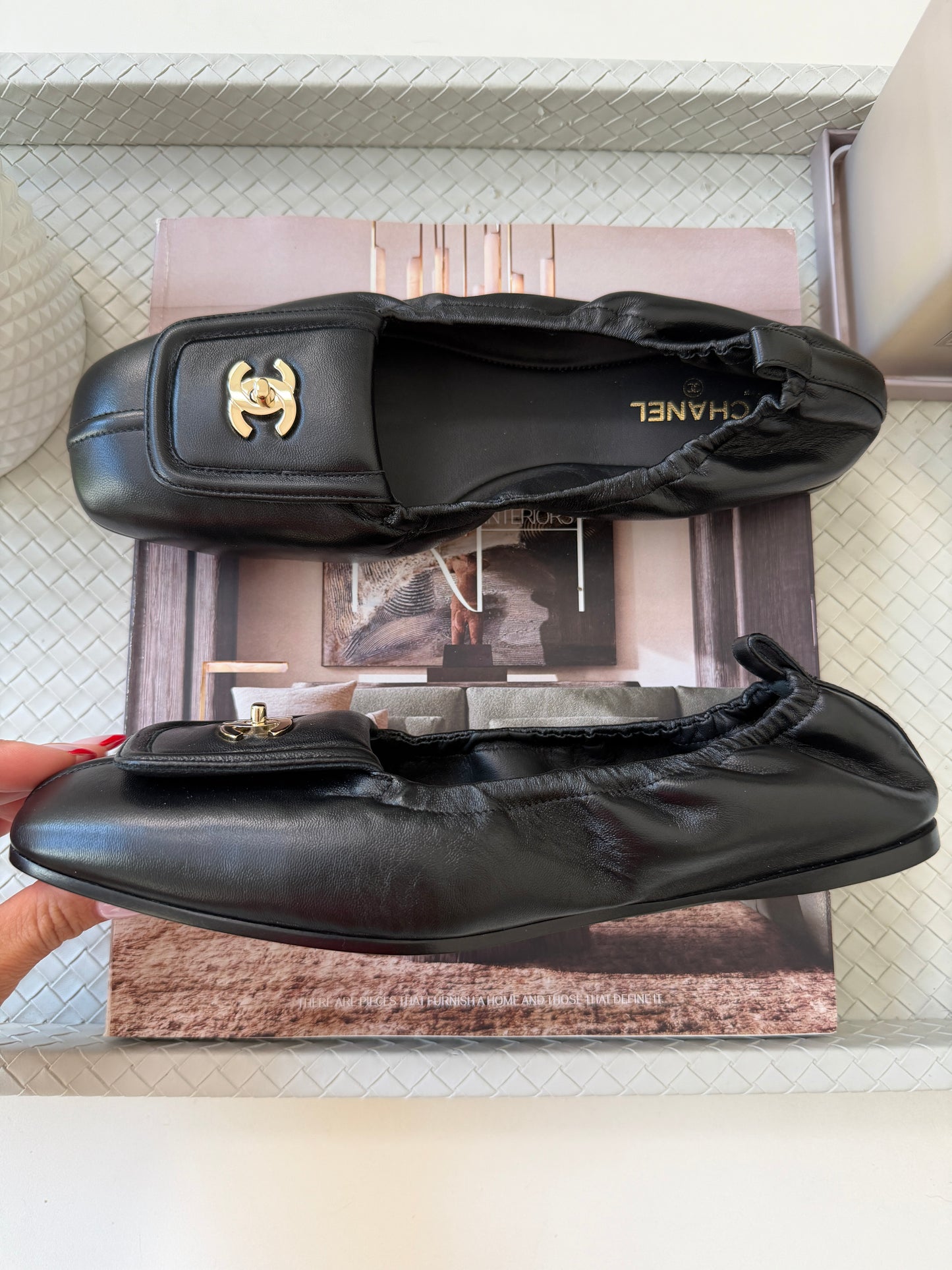 Chanel SS 26 Blazy Black Lambskin Square Toe CC Logo Turn-lock Crunchy Ballet Flats