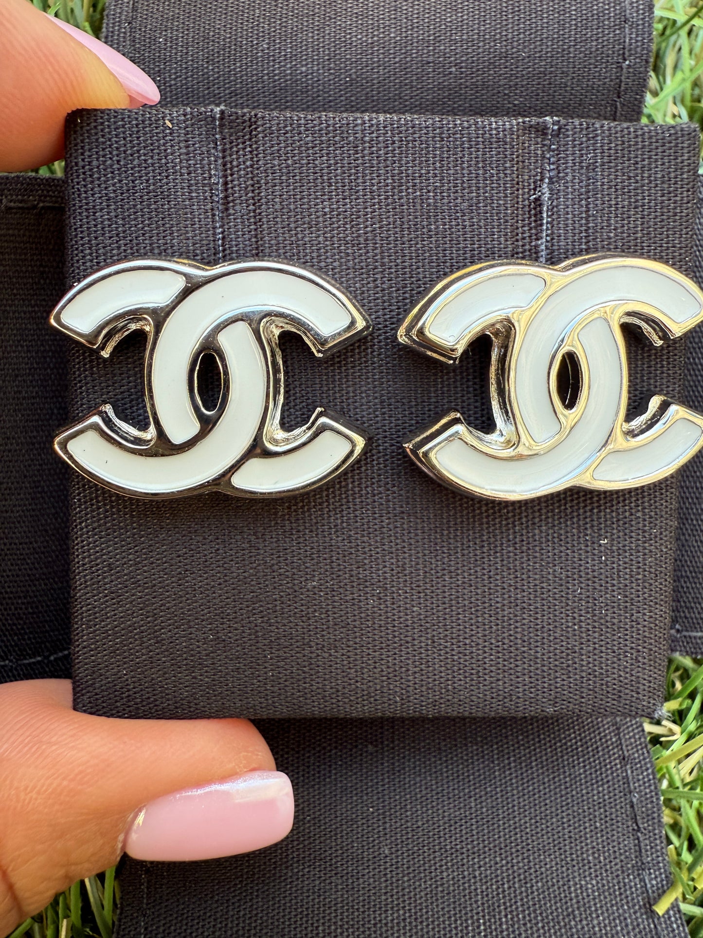 2025 25S CHANEL WHITE SILVER CC LOGO RESIN ENAMEL METAL STUDS EARRINGS SOLD OUT